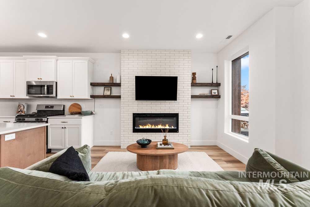 374 E Presidio Ln, Eagle, Idaho 83616, 3 Bedrooms, 2.5 Bathrooms, Residential For Sale, Price $609,900,MLS 98976864