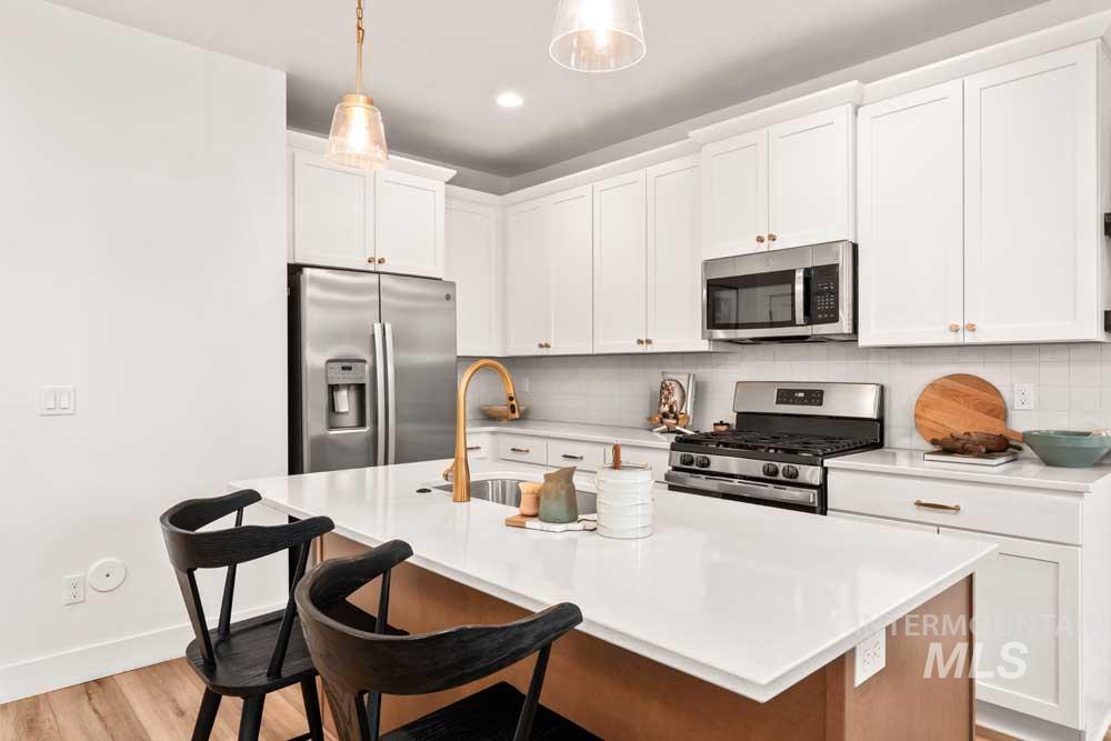 374 E Presidio Ln, Eagle, Idaho 83616, 3 Bedrooms, 2.5 Bathrooms, Residential For Sale, Price $609,900,MLS 98976864