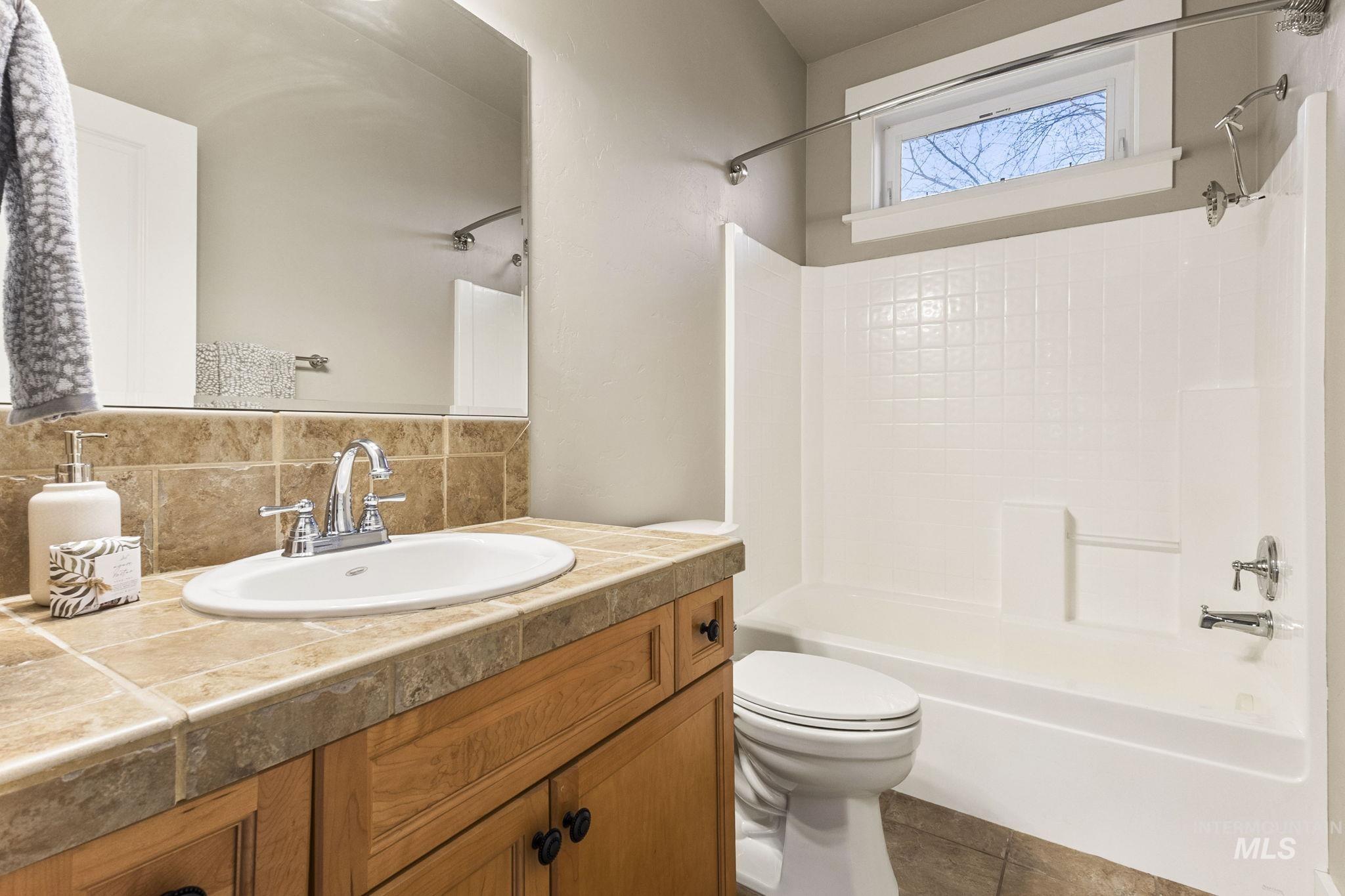 2964 S Rookery Ln, Boise, Idaho 83706, 3 Bedrooms, 2.5 Bathrooms, Residential For Sale, Price $645,000,MLS 98976865