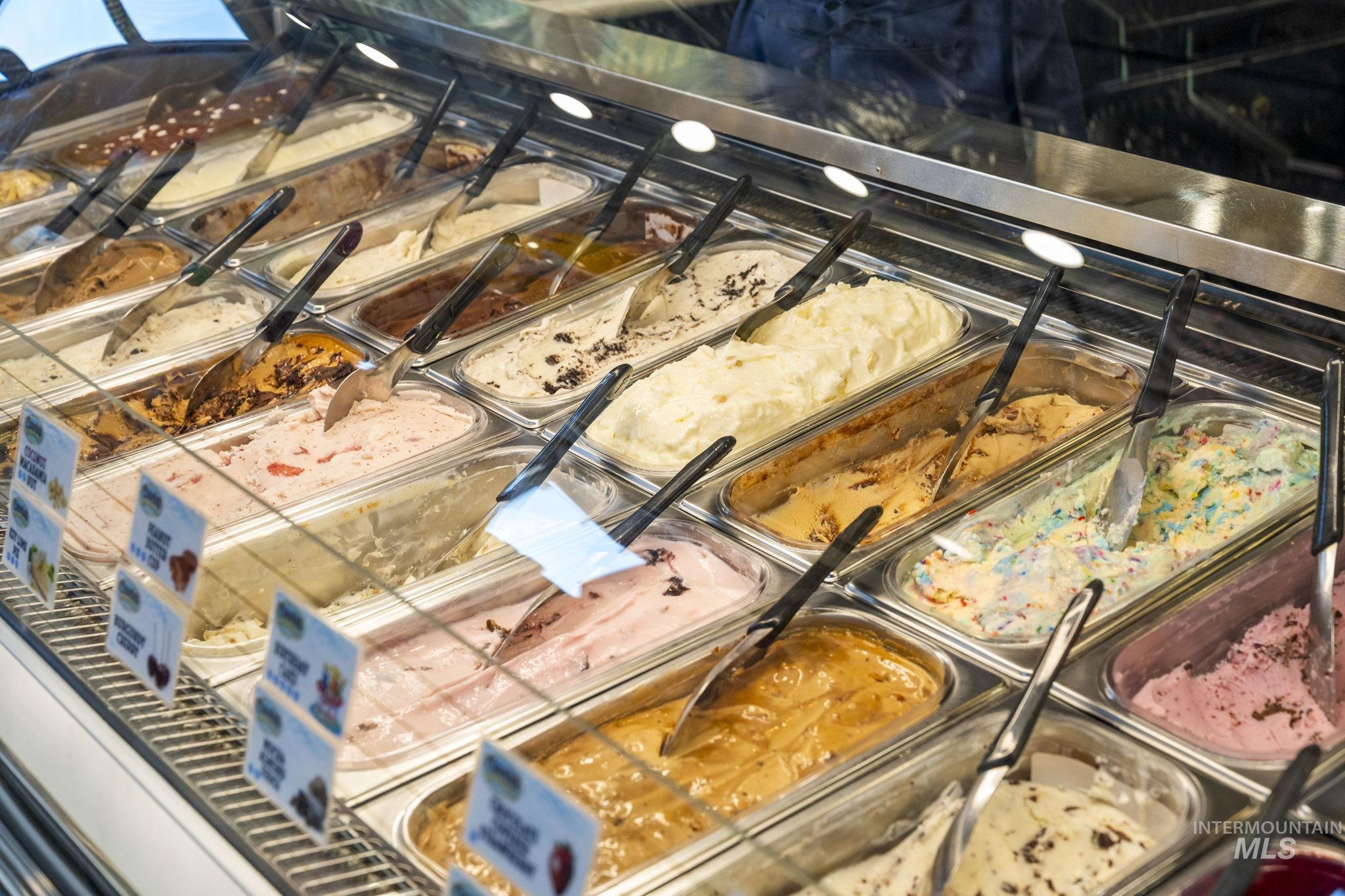 2964 S Rookery Ln, Boise, Idaho 83706, 3 Bedrooms, 2.5 Bathrooms, Residential For Sale, Price $645,000,MLS 98976865