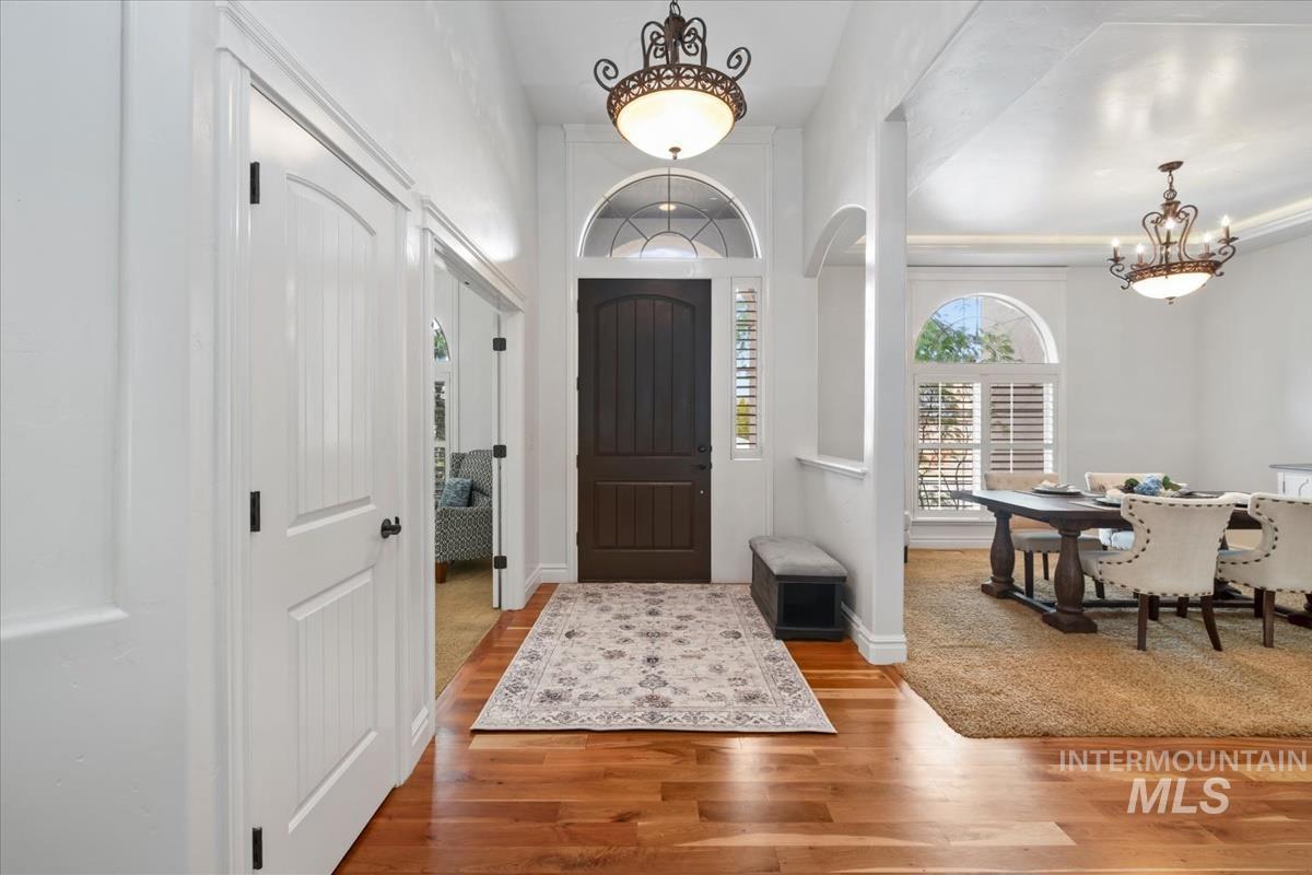 3129 S Silvertip Ln, Meridian, Idaho 83642, 4 Bedrooms, 3.5 Bathrooms, Residential For Sale, Price $995,000,MLS 98976866