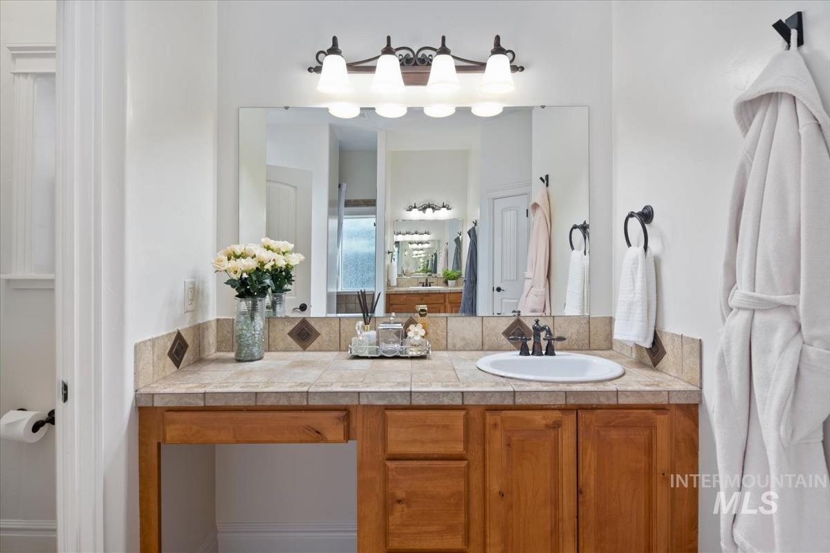 3129 S Silvertip Ln, Meridian, Idaho 83642, 4 Bedrooms, 3.5 Bathrooms, Residential For Sale, Price $1,000,000,MLS 98976866