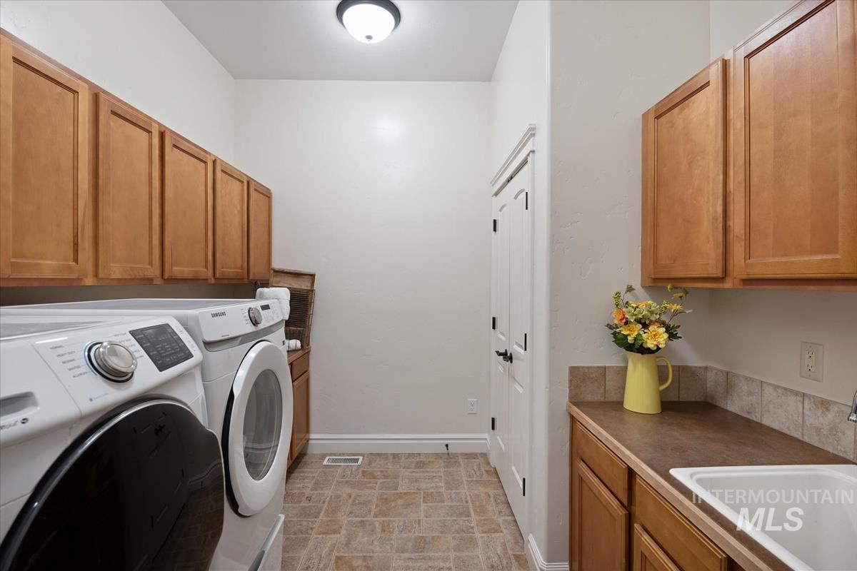 3129 S Silvertip Ln, Meridian, Idaho 83642, 4 Bedrooms, 3.5 Bathrooms, Residential For Sale, Price $995,000,MLS 98976866