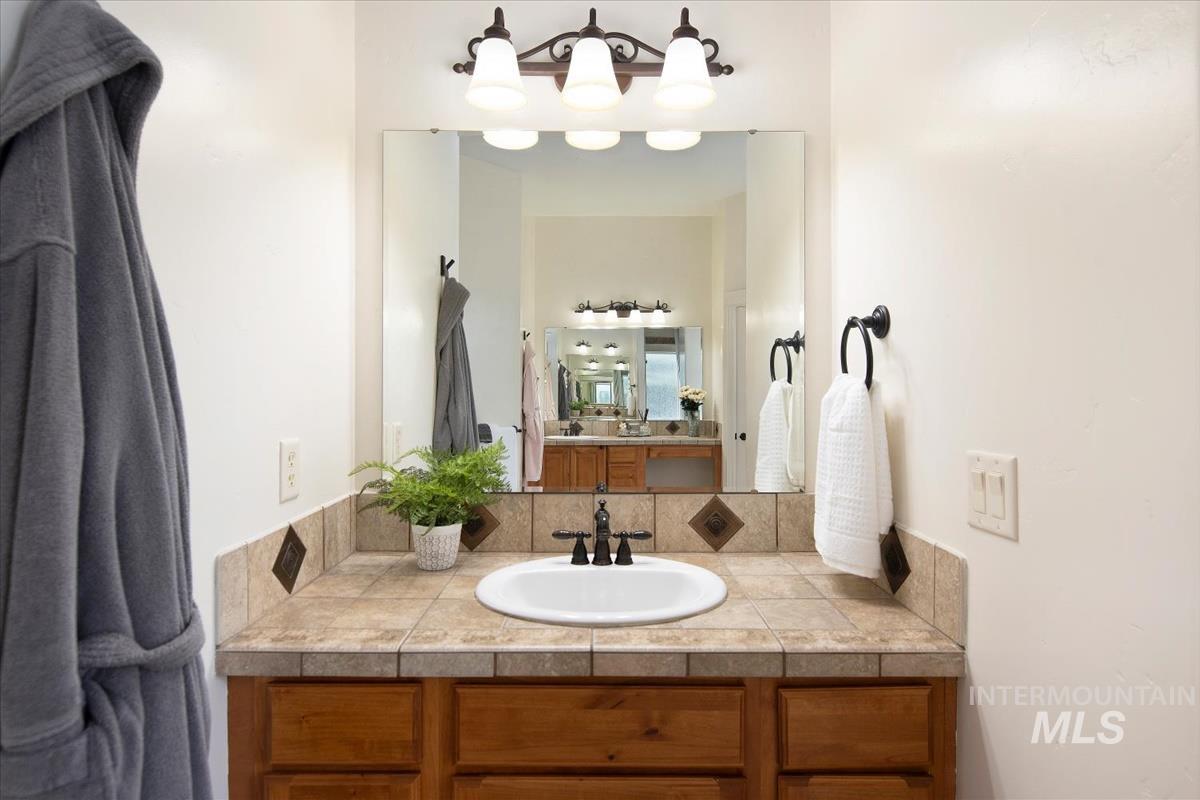 3129 S Silvertip Ln, Meridian, Idaho 83642, 4 Bedrooms, 3.5 Bathrooms, Residential For Sale, Price $1,000,000,MLS 98976866