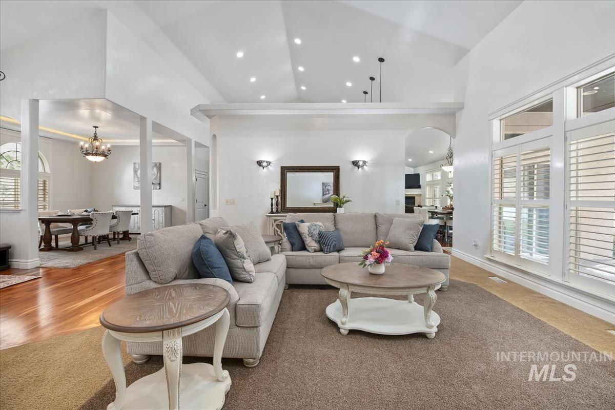 3129 S Silvertip Ln, Meridian, Idaho 83642, 4 Bedrooms, 3.5 Bathrooms, Residential For Sale, Price $995,000,MLS 98976866