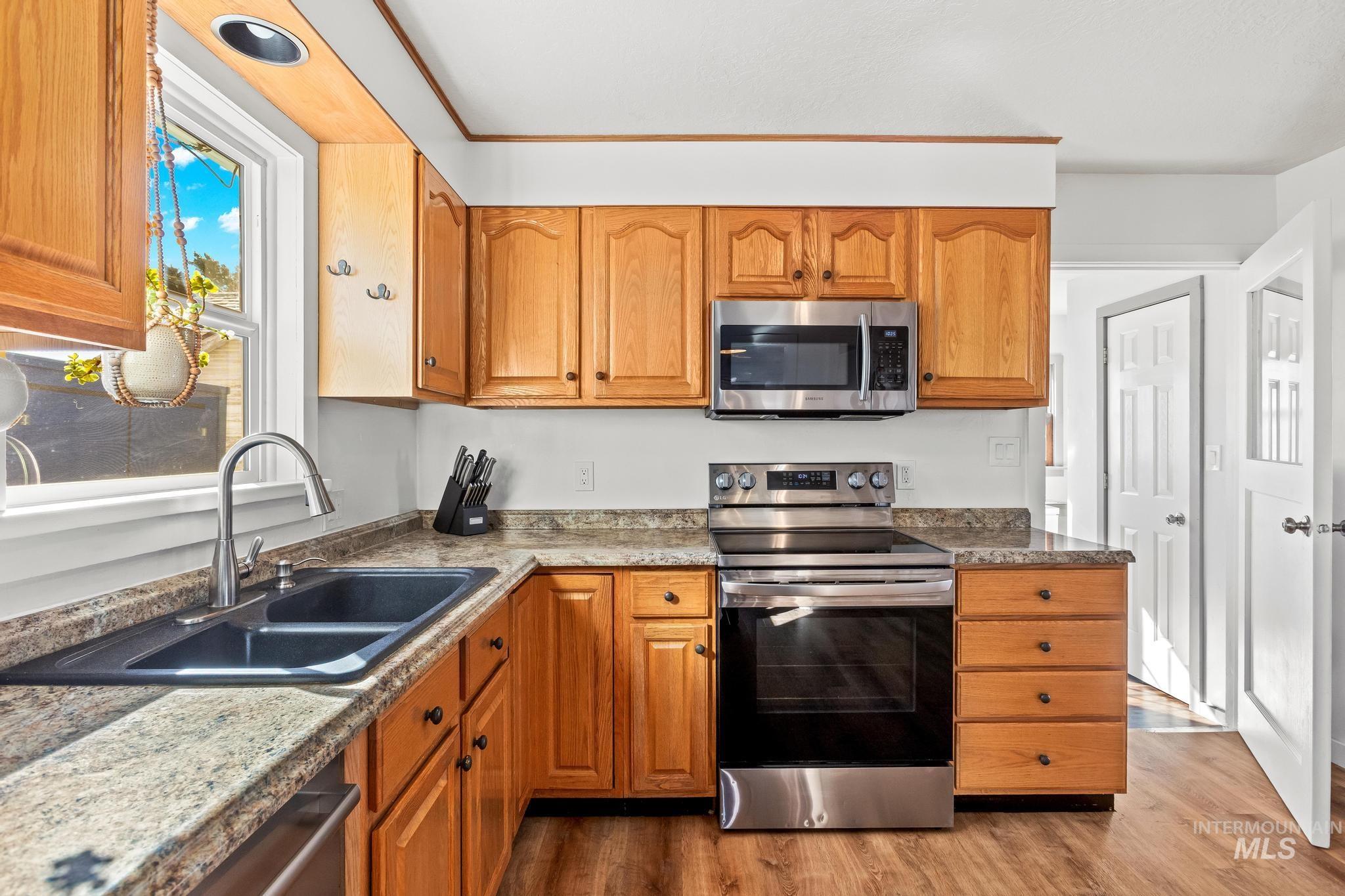 921 NW 3rd Street, Meridian, Idaho 83642, 2 Bedrooms, 1 Bathroom, Residential For Sale, Price $330,000,MLS 98976871