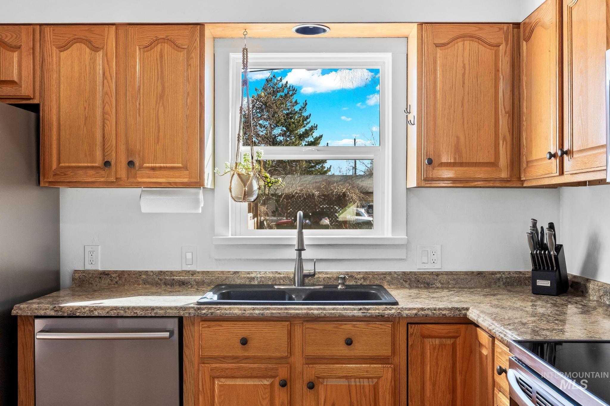 921 NW 3rd Street, Meridian, Idaho 83642, 2 Bedrooms, 1 Bathroom, Residential For Sale, Price $330,000,MLS 98976871