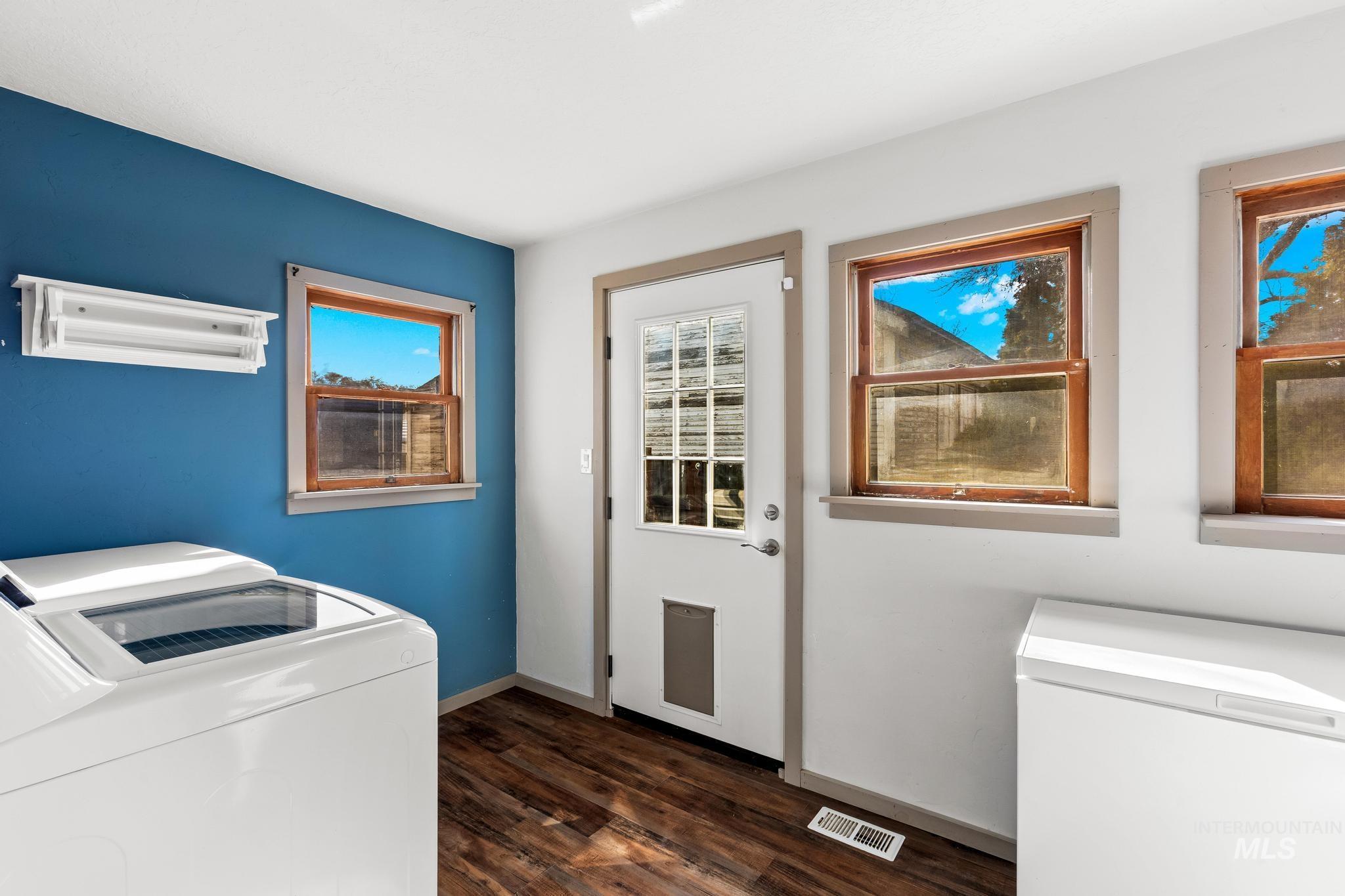 921 NW 3rd Street, Meridian, Idaho 83642, 2 Bedrooms, 1 Bathroom, Residential For Sale, Price $330,000,MLS 98976871