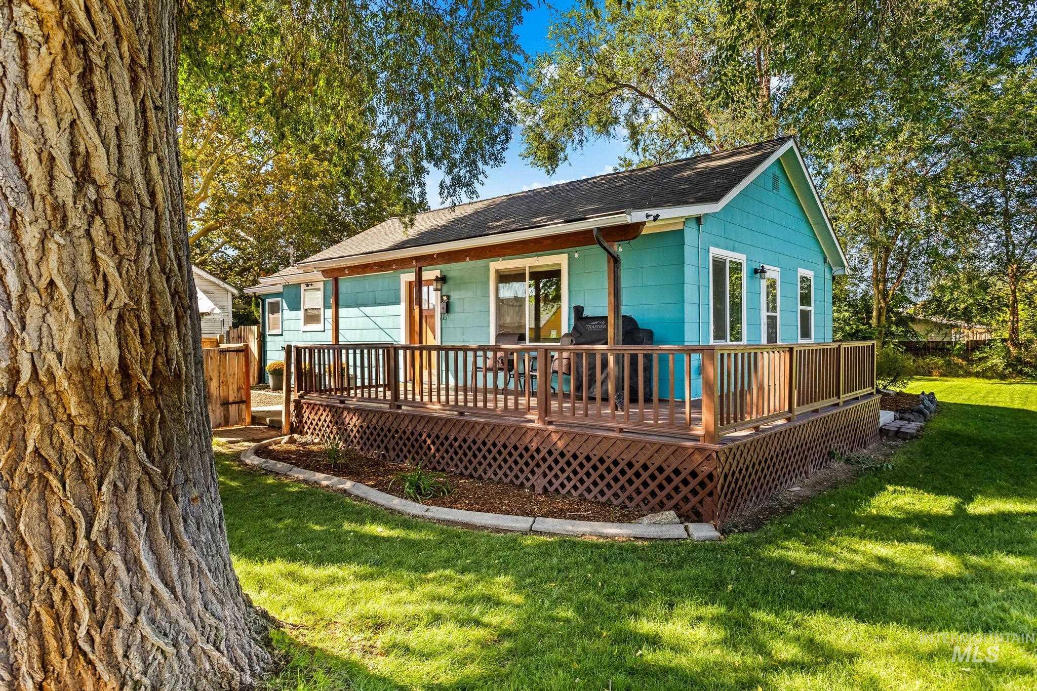 921 NW 3rd Street, Meridian, Idaho 83642, 2 Bedrooms, 1 Bathroom, Residential For Sale, Price $330,000,MLS 98976871