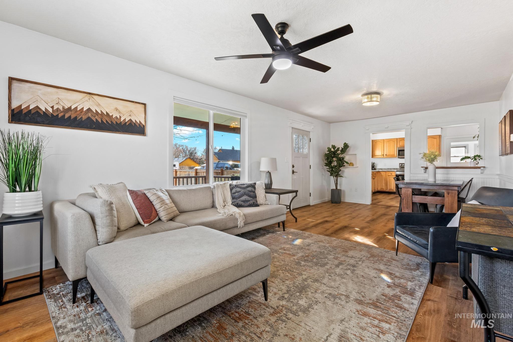 921 NW 3rd Street, Meridian, Idaho 83642, 2 Bedrooms, 1 Bathroom, Residential For Sale, Price $330,000,MLS 98976871