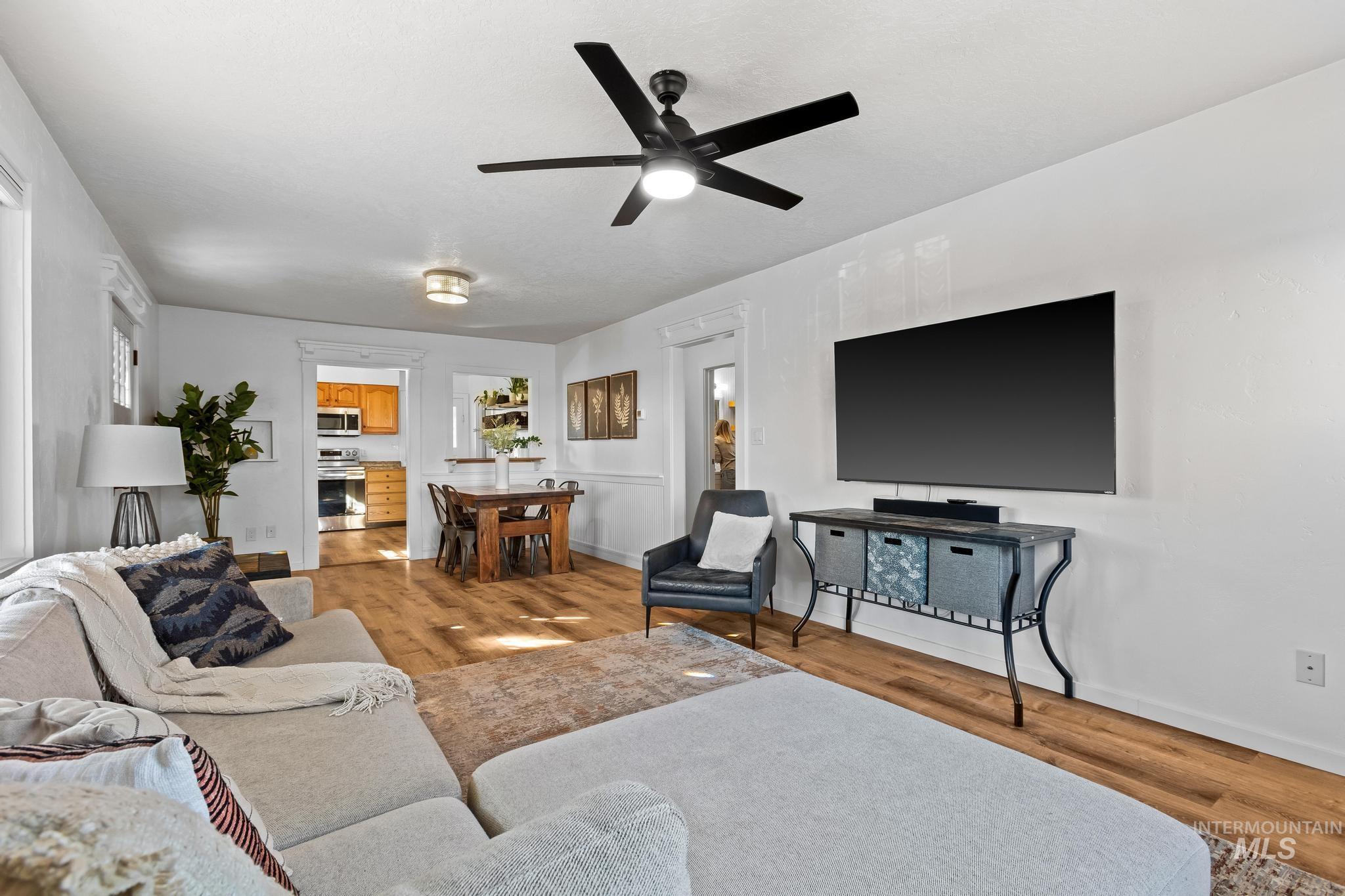 921 NW 3rd Street, Meridian, Idaho 83642, 2 Bedrooms, 1 Bathroom, Residential For Sale, Price $330,000,MLS 98976871