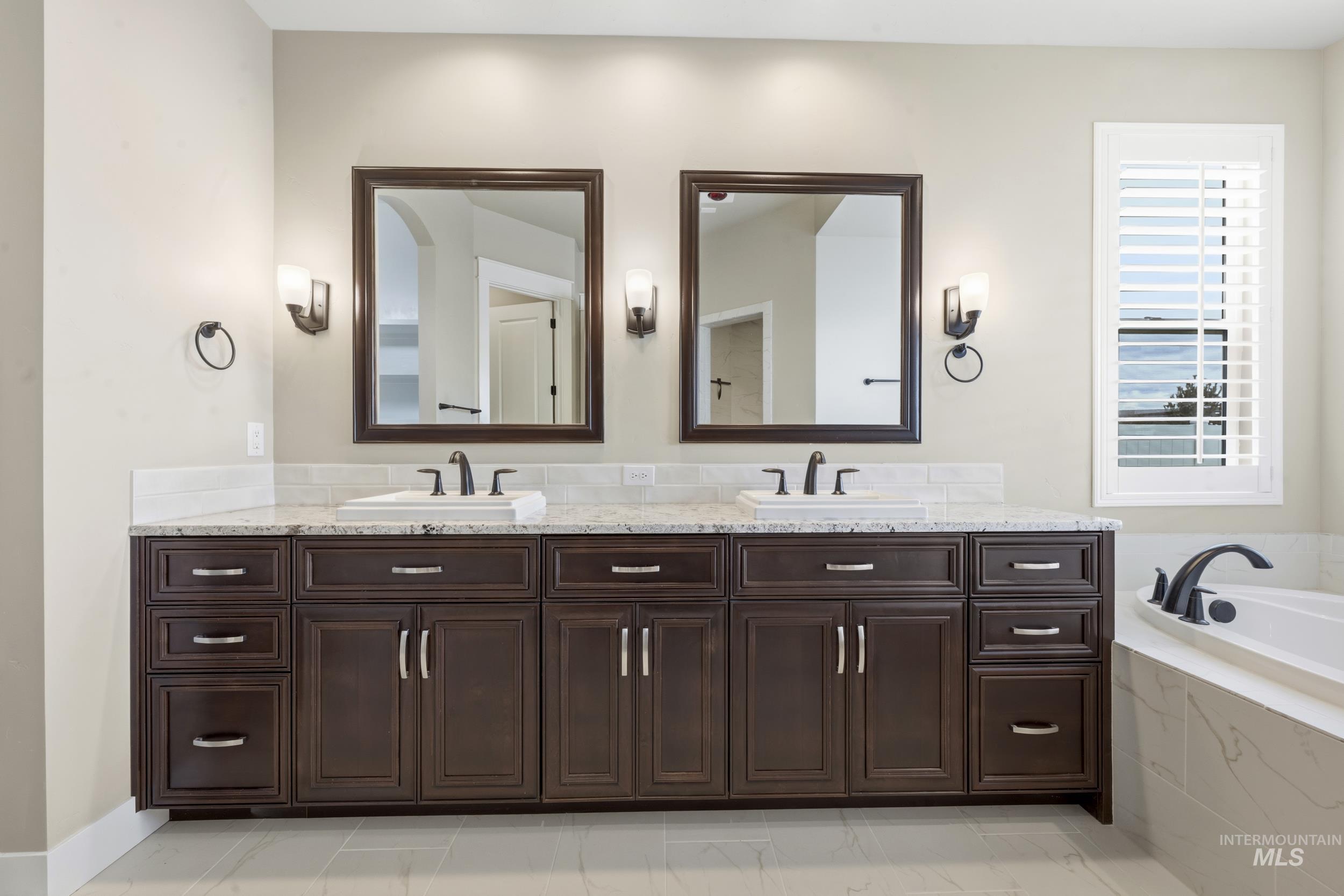 5657 W Webster Dr., Meridian, Idaho 83646, 3 Bedrooms, 2.5 Bathrooms, Residential For Sale, Price $839,900,MLS 98976875