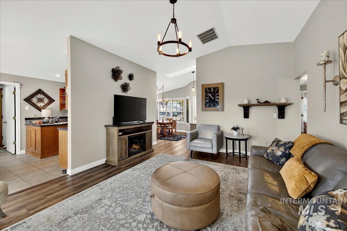 3215 Fircrest Ave, Caldwell, Idaho 83605, 3 Bedrooms, 2 Bathrooms, Residential For Sale, Price $334,900,MLS 98976876