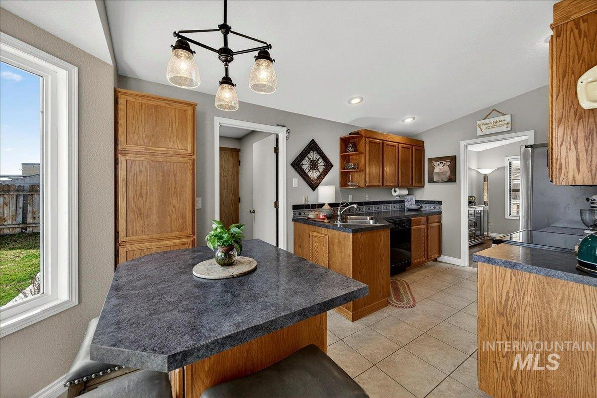 3215 Fircrest Ave, Caldwell, Idaho 83605, 3 Bedrooms, 2 Bathrooms, Residential For Sale, Price $334,900,MLS 98976876