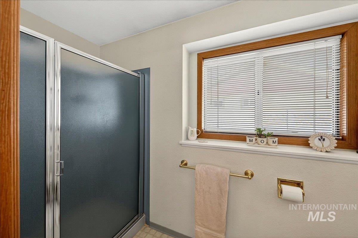 3215 Fircrest Ave, Caldwell, Idaho 83605, 3 Bedrooms, 2 Bathrooms, Residential For Sale, Price $334,900,MLS 98976876