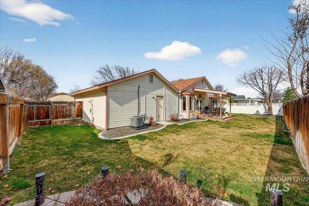 3215 Fircrest Ave, Caldwell, Idaho 83605, 3 Bedrooms, 2 Bathrooms, Residential For Sale, Price $334,900,MLS 98976876