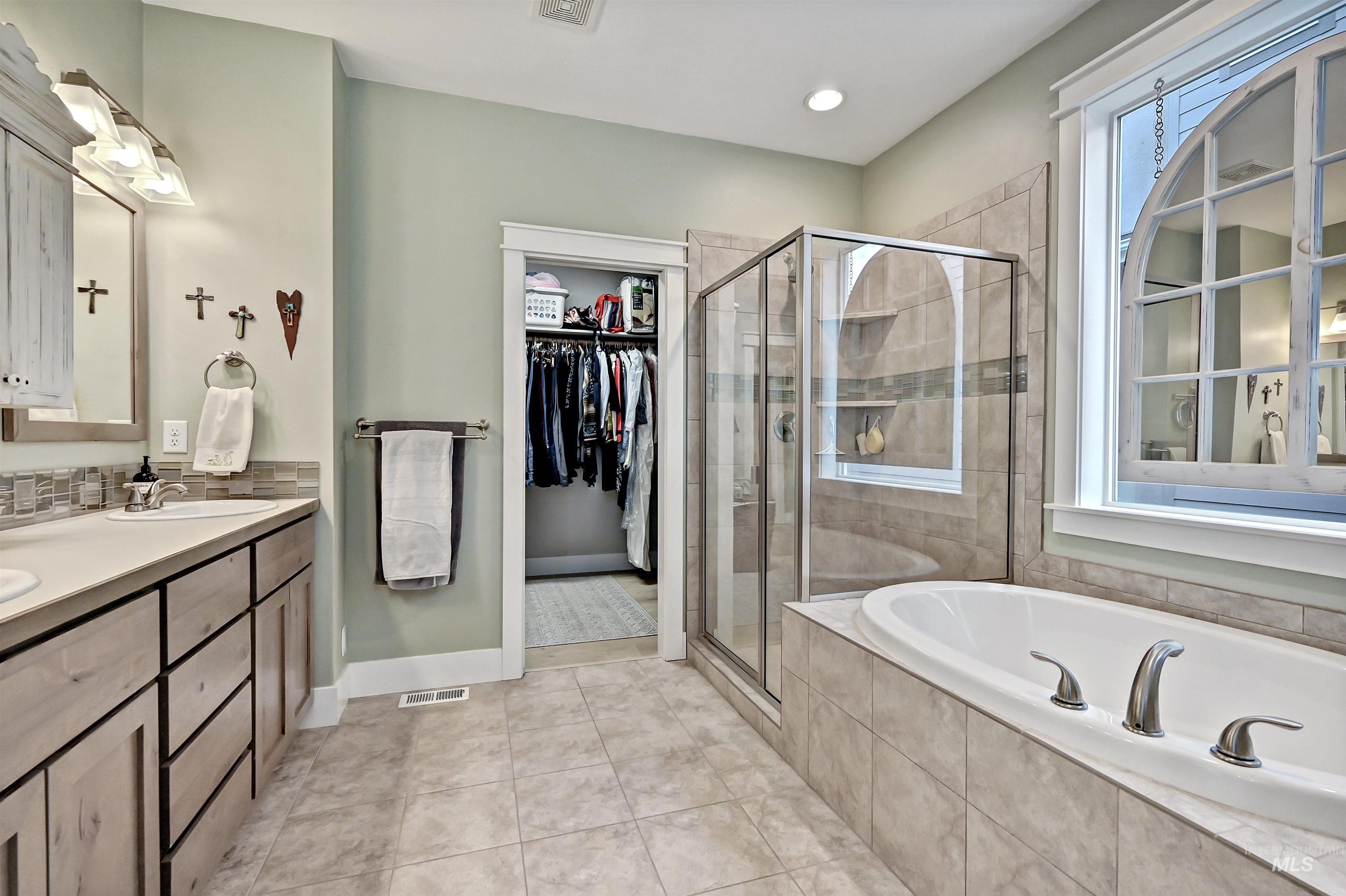 5699 W Creeks Edge Drive, Boise, Idaho 83714, 3 Bedrooms, 2 Bathrooms, Residential For Sale, Price $825,000, 98976877