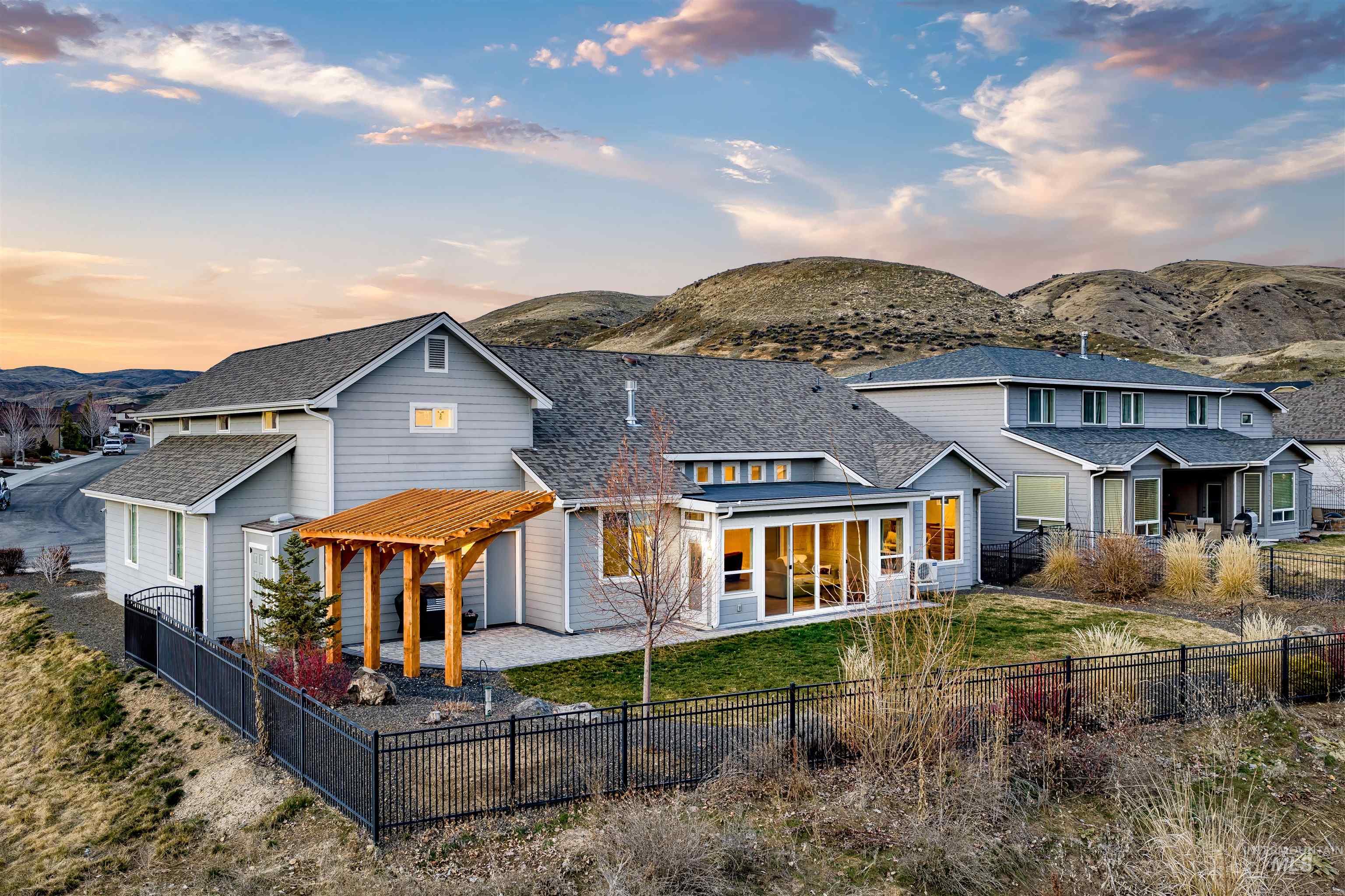 5699 W Creeks Edge Drive, Boise, Idaho 83714, 3 Bedrooms, 2 Bathrooms, Residential For Sale, Price $825,000, 98976877