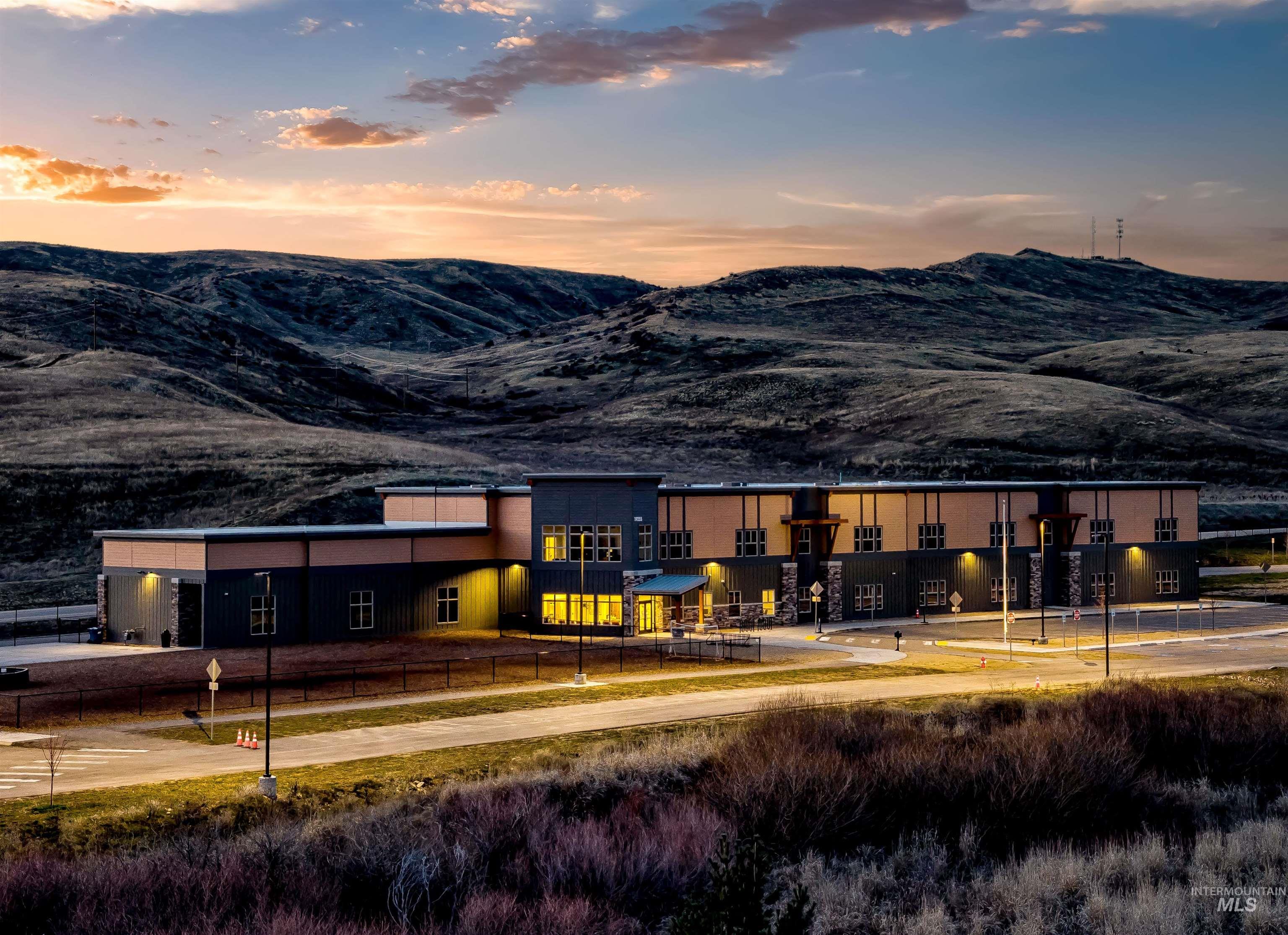 5699 W Creeks Edge Drive, Boise, Idaho 83714, 3 Bedrooms, 2 Bathrooms, Residential For Sale, Price $825,000, 98976877