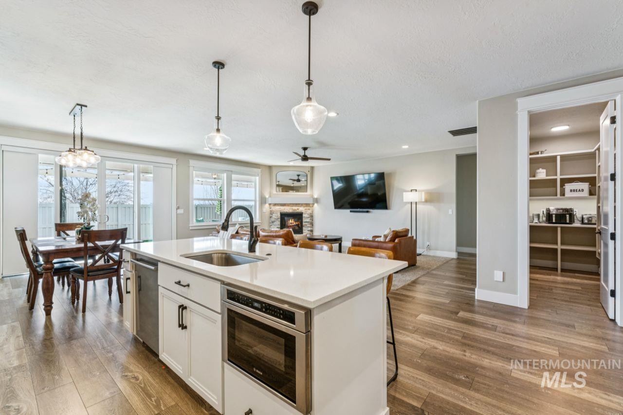 3945 E Fratello St., Meridian, Idaho 83642, 3 Bedrooms, 2 Bathrooms, Residential For Sale, Price $759,999, 98976883