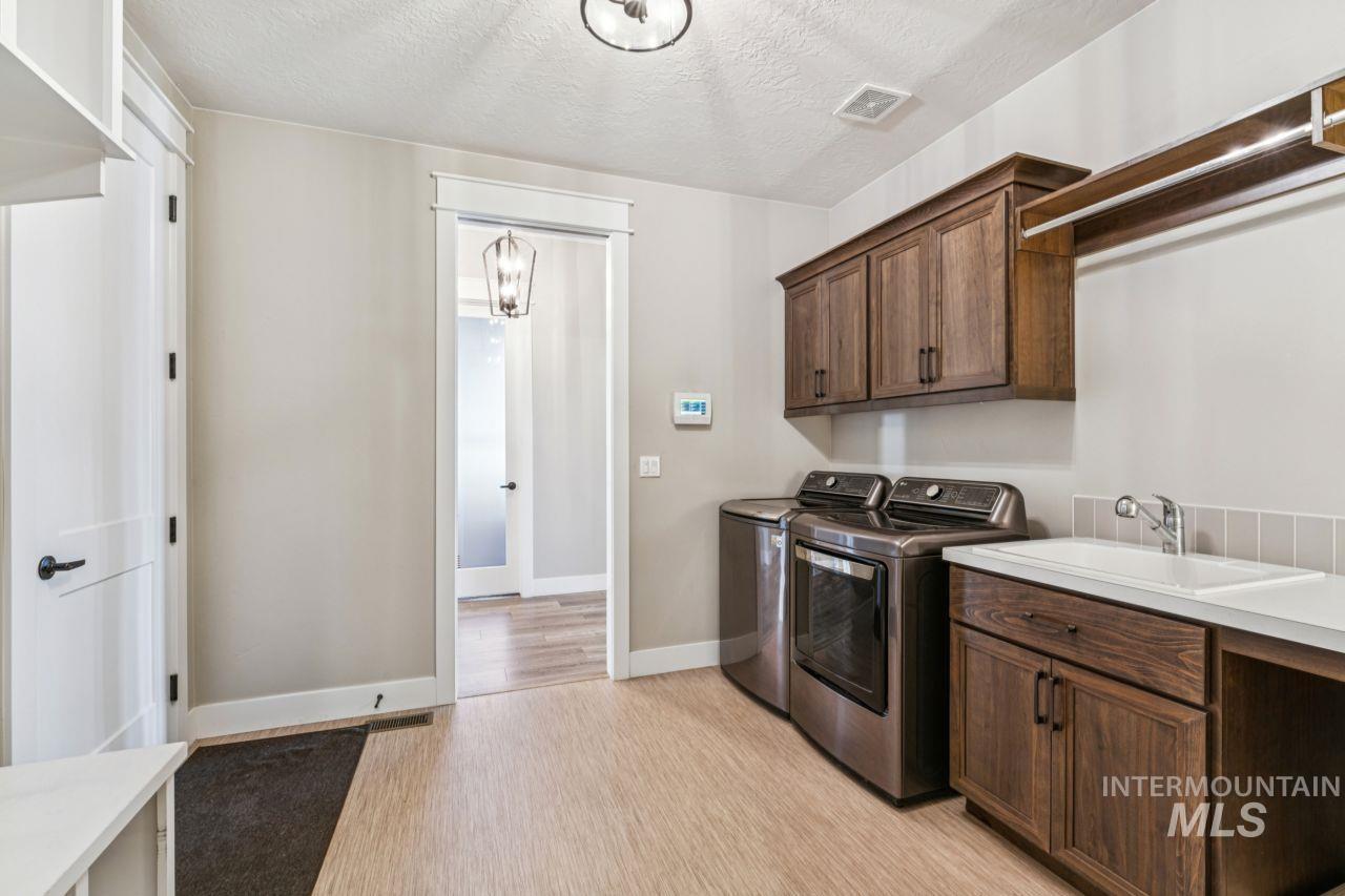 3945 E Fratello St., Meridian, Idaho 83642, 3 Bedrooms, 2 Bathrooms, Residential For Sale, Price $759,999, 98976883