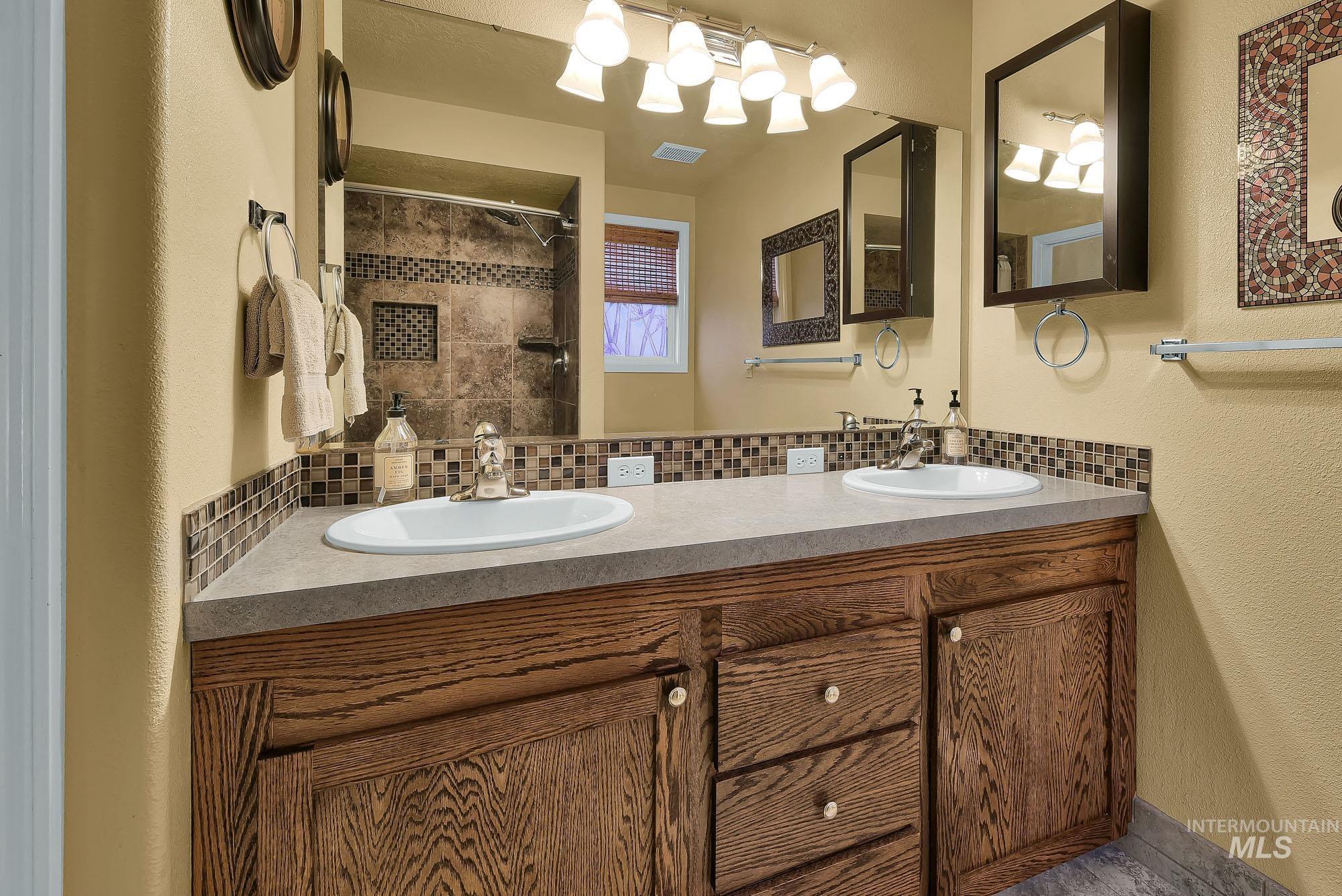 10411 W Rifleman St, Boise, Idaho 83704, 3 Bedrooms, 2 Bathrooms, Residential For Sale, Price $424,900,MLS 98976885