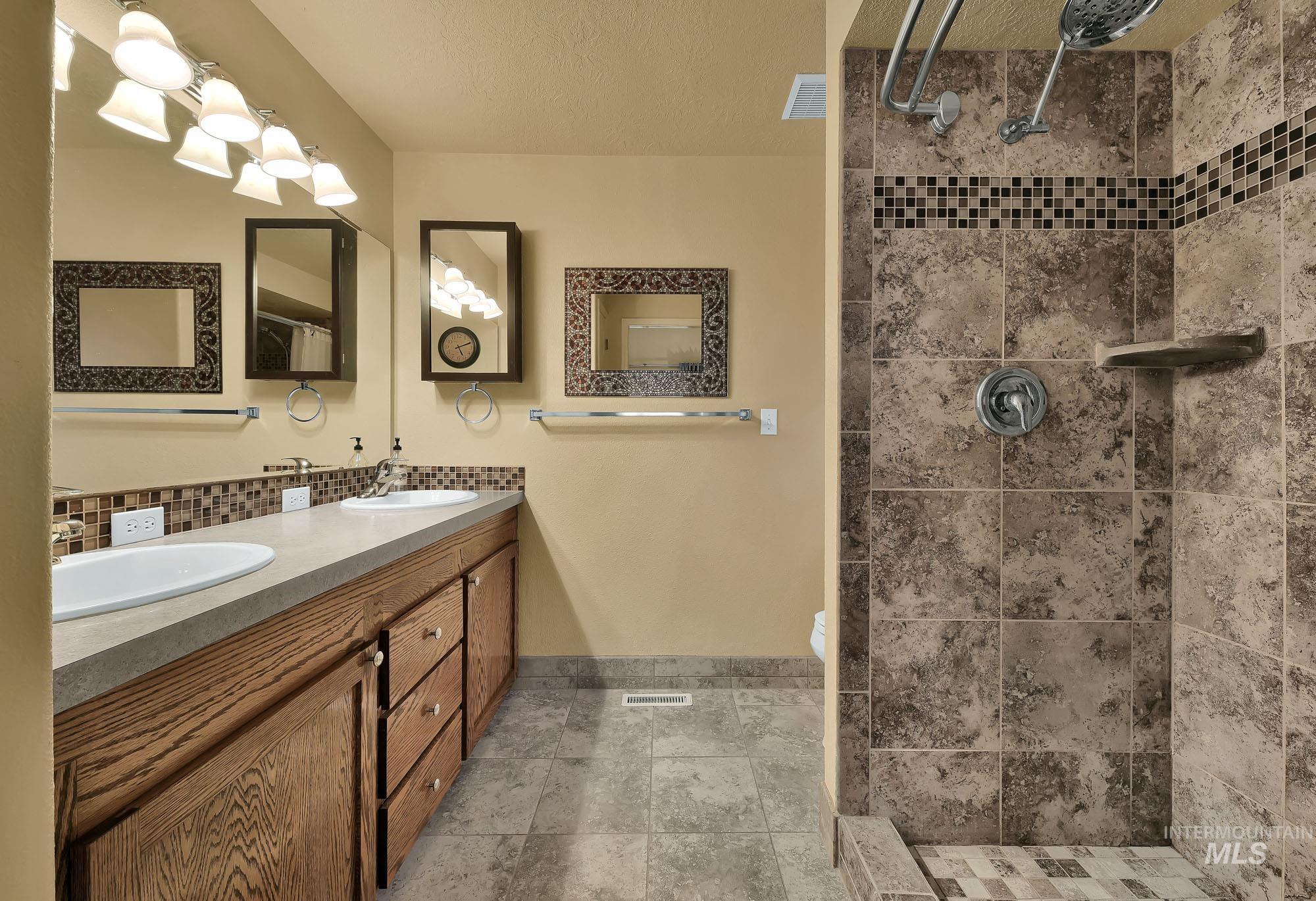 10411 W Rifleman St, Boise, Idaho 83704, 3 Bedrooms, 2 Bathrooms, Residential For Sale, Price $424,900,MLS 98976885