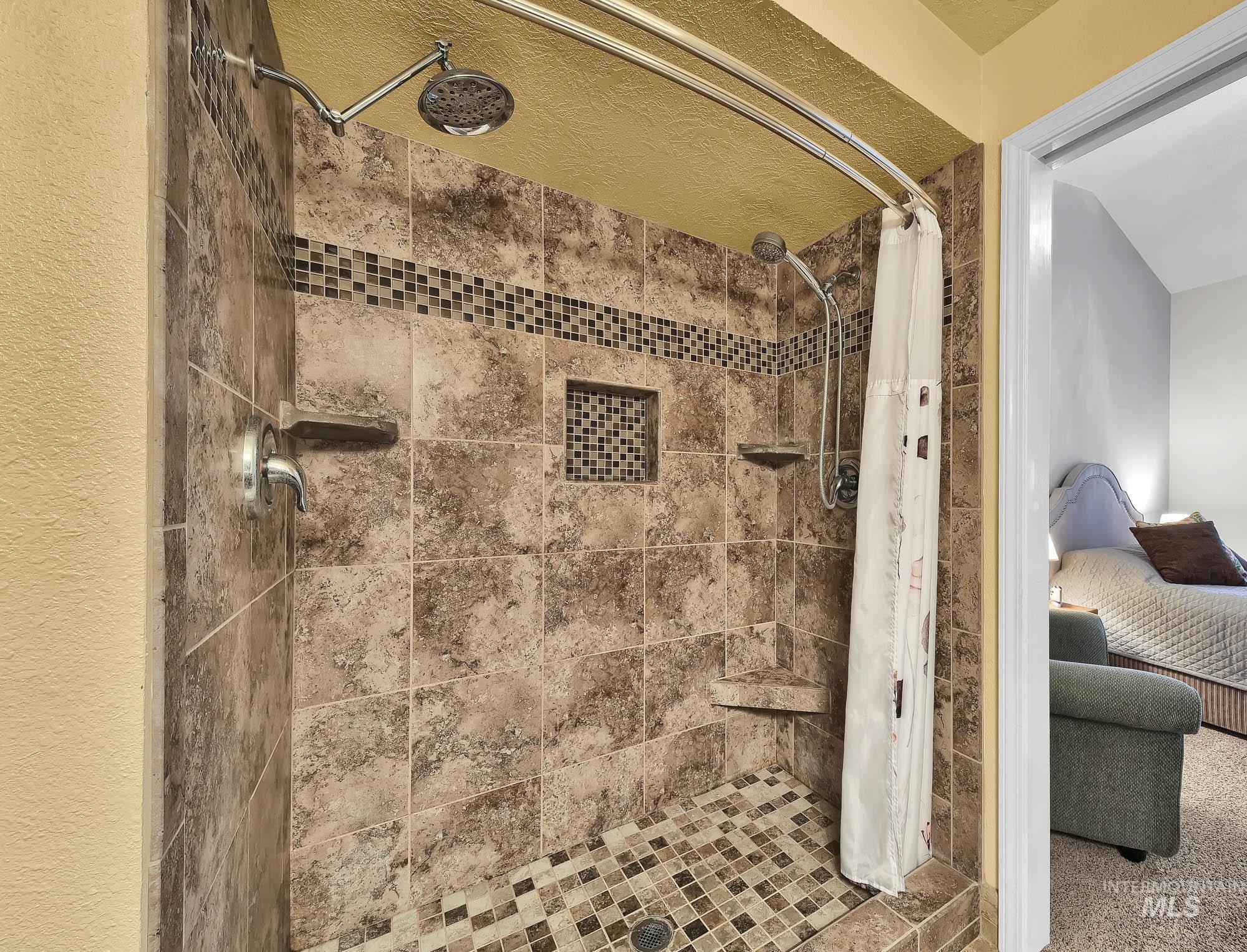 10411 W Rifleman St, Boise, Idaho 83704, 3 Bedrooms, 2 Bathrooms, Residential For Sale, Price $424,900,MLS 98976885