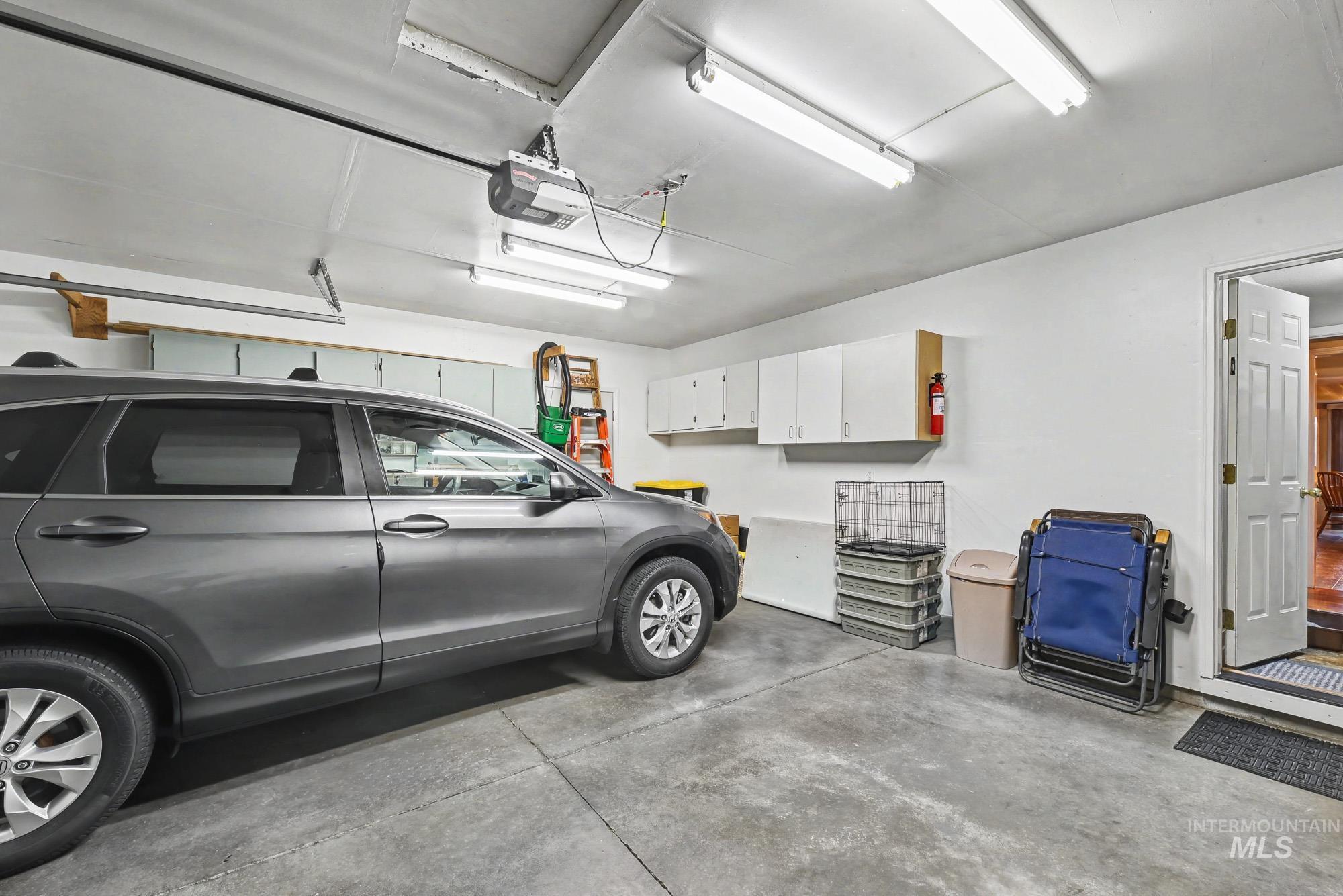 10411 W Rifleman St, Boise, Idaho 83704, 3 Bedrooms, 2 Bathrooms, Residential For Sale, Price $424,900,MLS 98976885