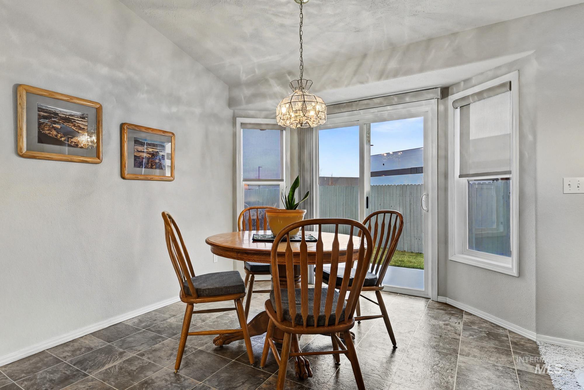 10411 W Rifleman St, Boise, Idaho 83704, 3 Bedrooms, 2 Bathrooms, Residential For Sale, Price $424,900,MLS 98976885