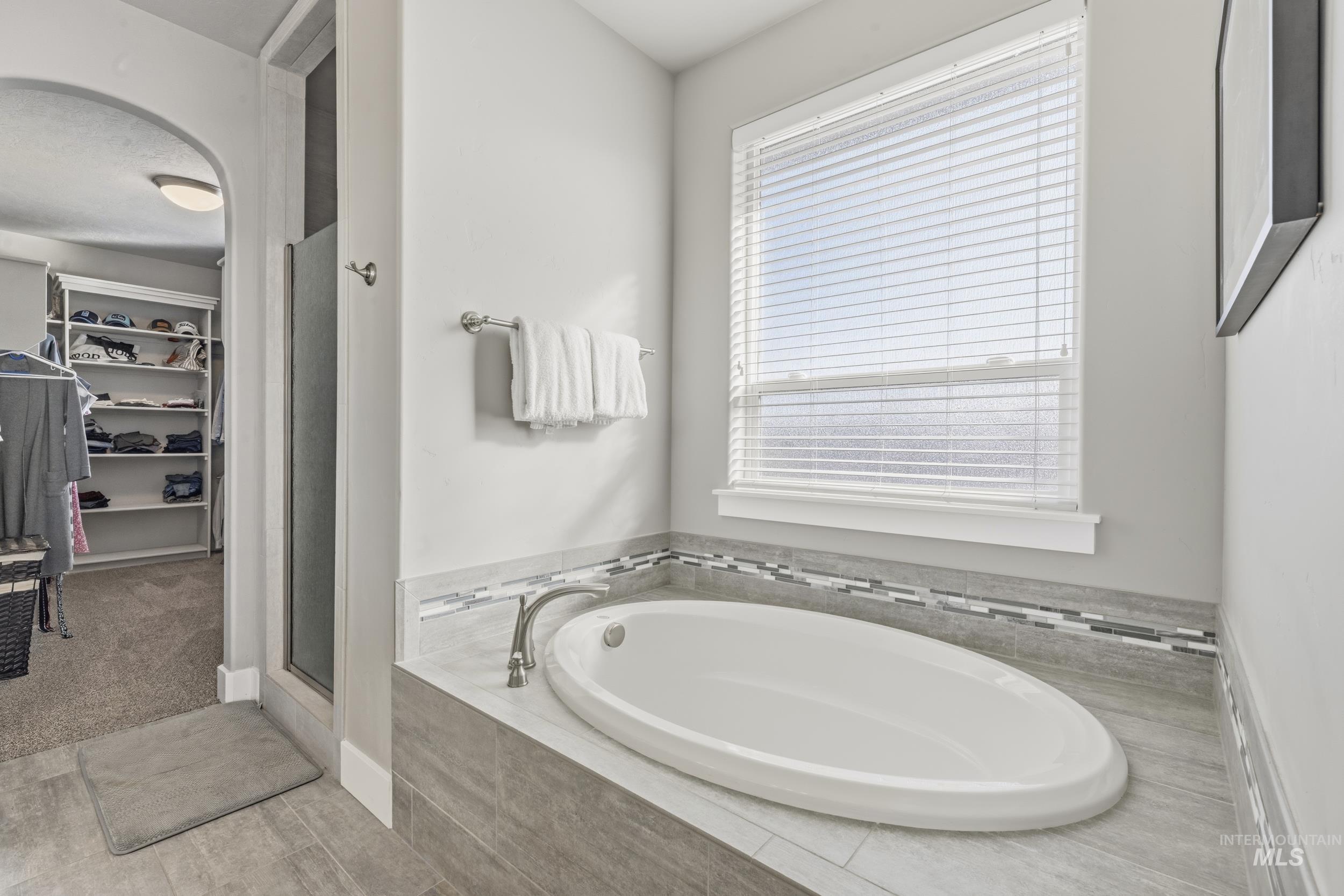 1086 N. Redspire Ave., Star, Idaho 83669, 4 Bedrooms, 2.5 Bathrooms, Residential For Sale, Price $825,000, 98976886