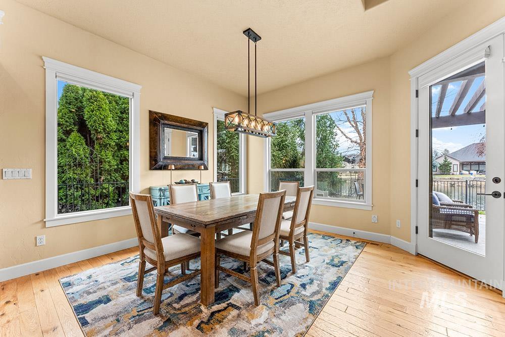 2148 S Links Place, Eagle, Idaho 83616, 3 Bedrooms, 3 Bathrooms, Residential For Sale, Price $995,000, 98976887