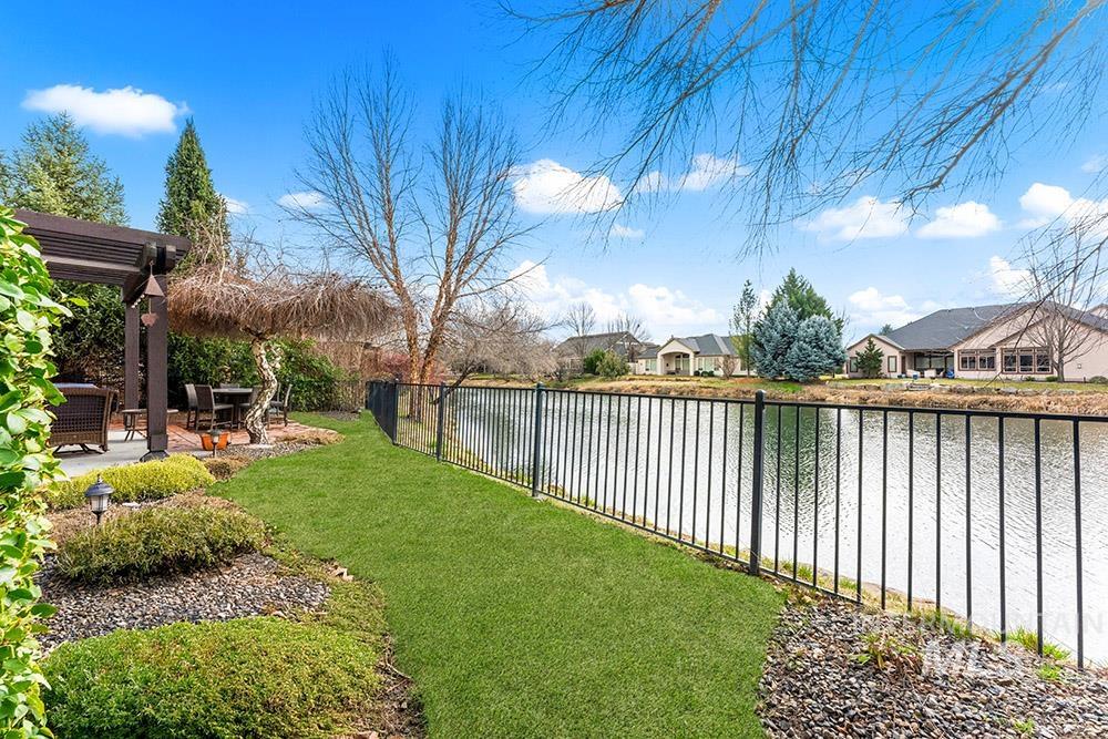 2148 S Links Place, Eagle, Idaho 83616, 3 Bedrooms, 3 Bathrooms, Residential For Sale, Price $995,000, 98976887