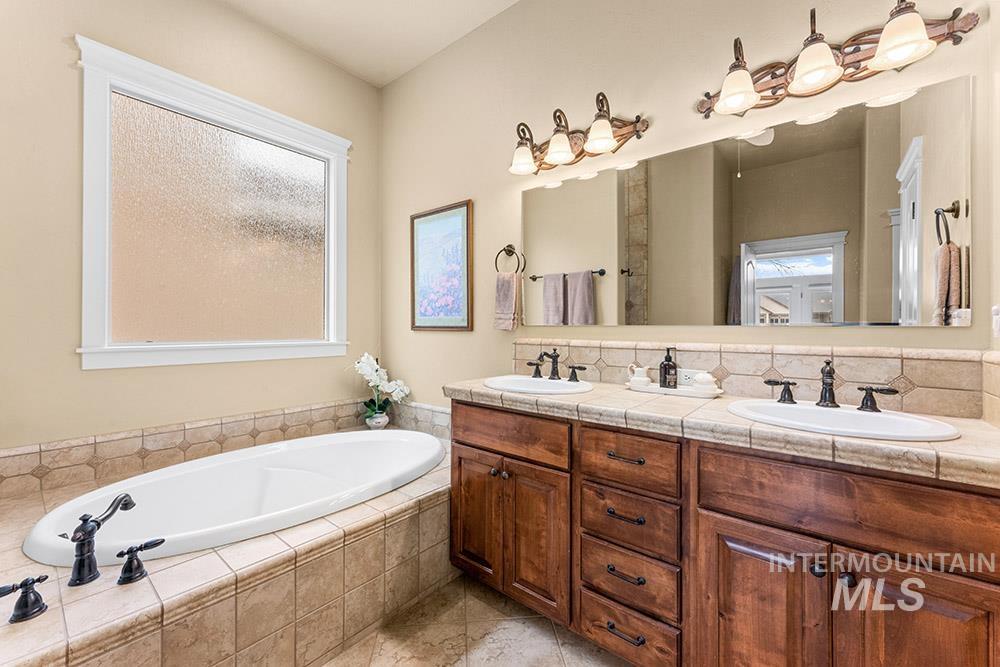 2148 S Links Place, Eagle, Idaho 83616, 3 Bedrooms, 3 Bathrooms, Residential For Sale, Price $995,000, 98976887