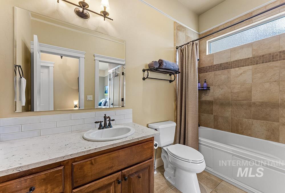 2148 S Links Place, Eagle, Idaho 83616, 3 Bedrooms, 3 Bathrooms, Residential For Sale, Price $995,000, 98976887