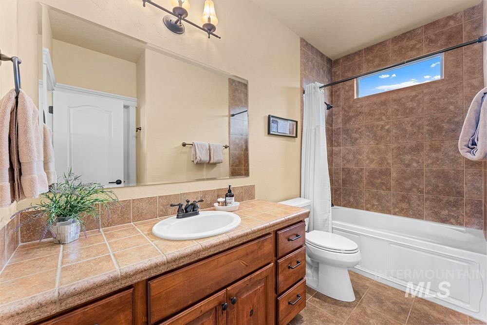 2148 S Links Place, Eagle, Idaho 83616, 3 Bedrooms, 3 Bathrooms, Residential For Sale, Price $995,000, 98976887