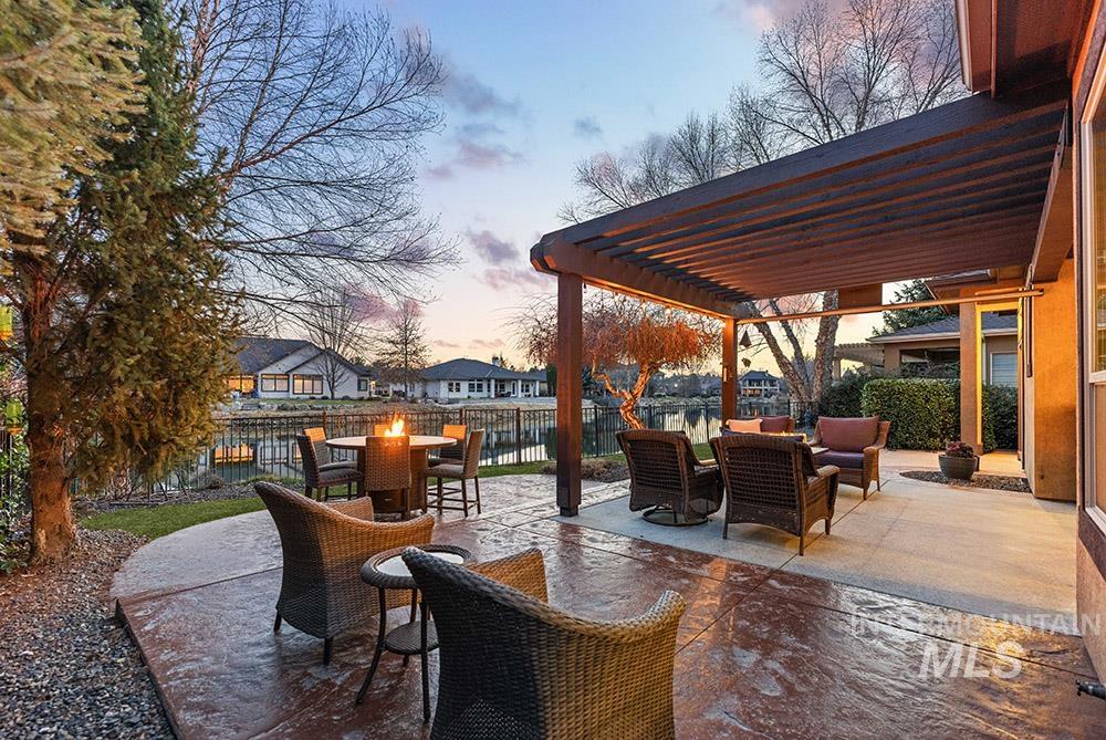 2148 S Links Place, Eagle, Idaho 83616, 3 Bedrooms, 3 Bathrooms, Residential For Sale, Price $995,000, 98976887