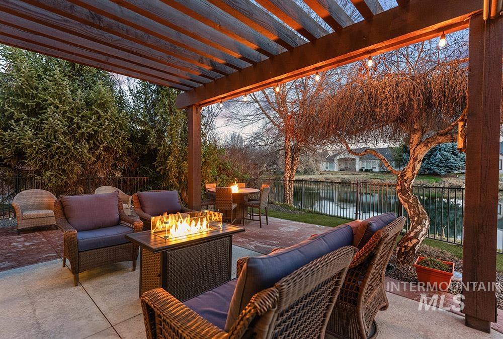 2148 S Links Place, Eagle, Idaho 83616, 3 Bedrooms, 3 Bathrooms, Residential For Sale, Price $995,000, 98976887