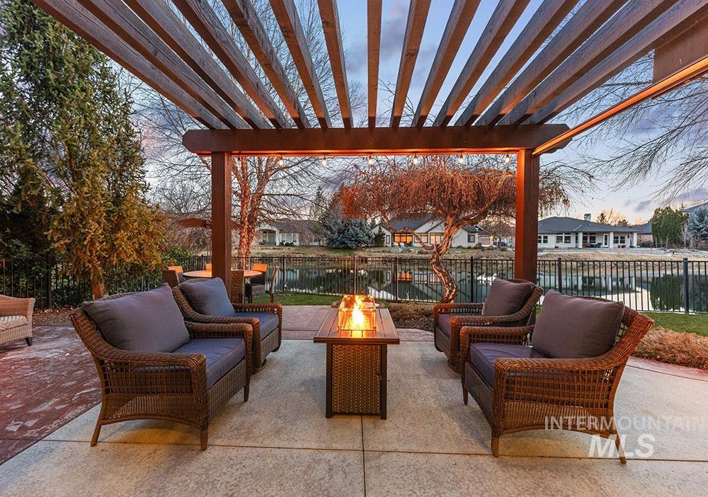 2148 S Links Place, Eagle, Idaho 83616, 3 Bedrooms, 3 Bathrooms, Residential For Sale, Price $995,000,MLS 98976887