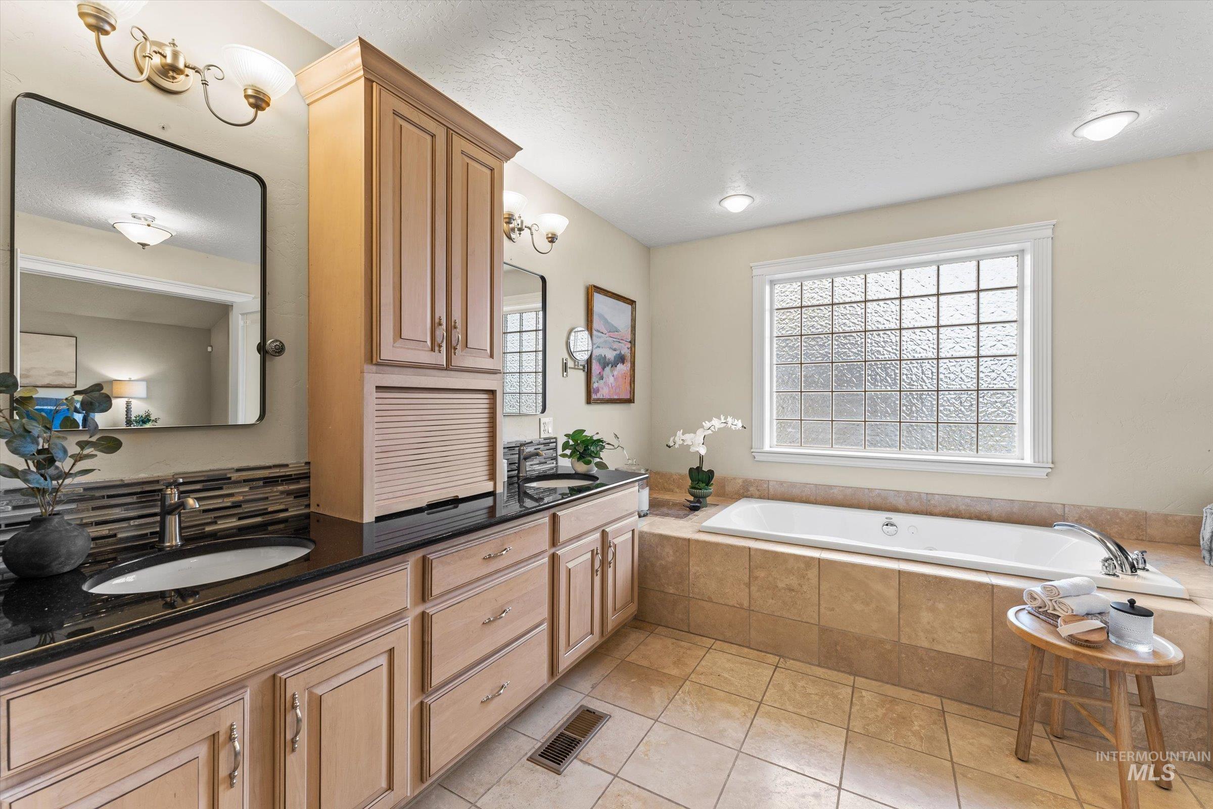 1785 Walnut Ave., Fruitland, Idaho 83619, 3 Bedrooms, 2 Bathrooms, Residential For Sale, Price $549,000,MLS 98976888