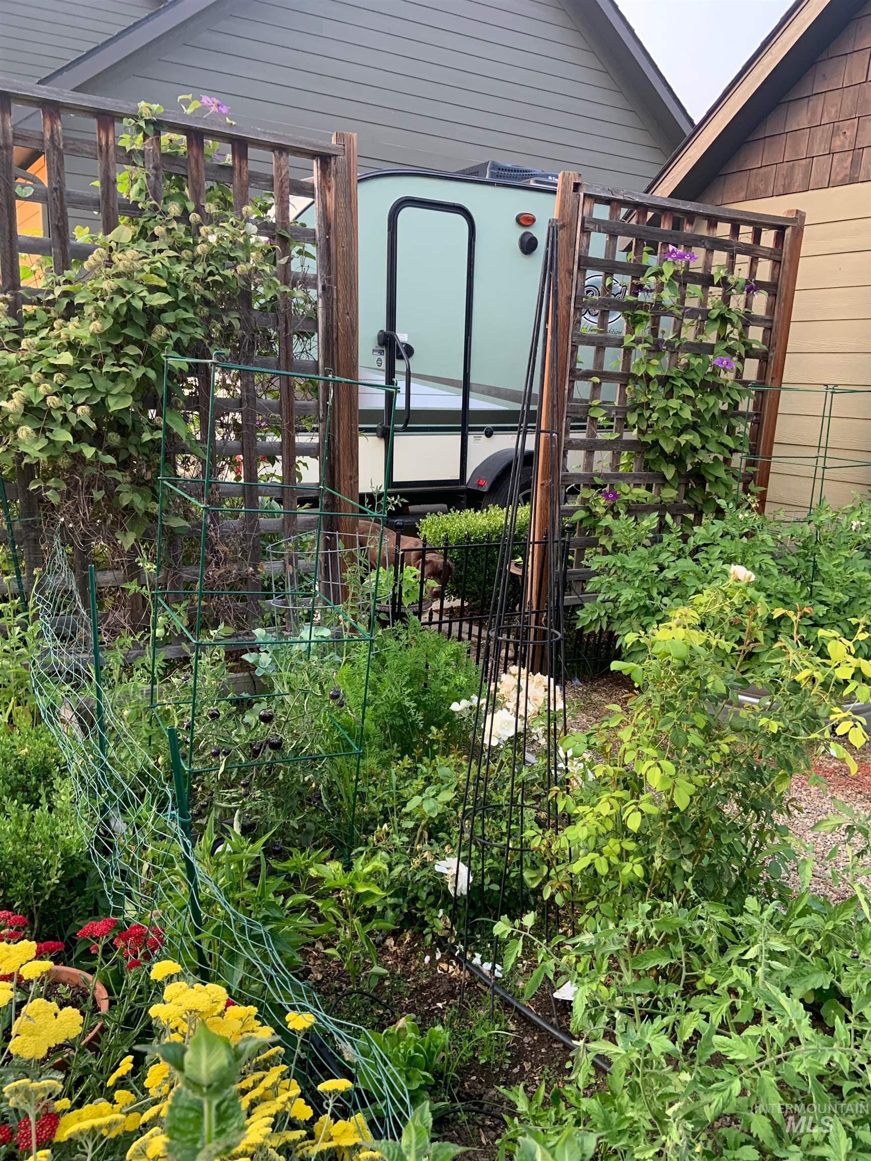 1785 Walnut Ave., Fruitland, Idaho 83619, 3 Bedrooms, 2 Bathrooms, Residential For Sale, Price $549,000,MLS 98976888