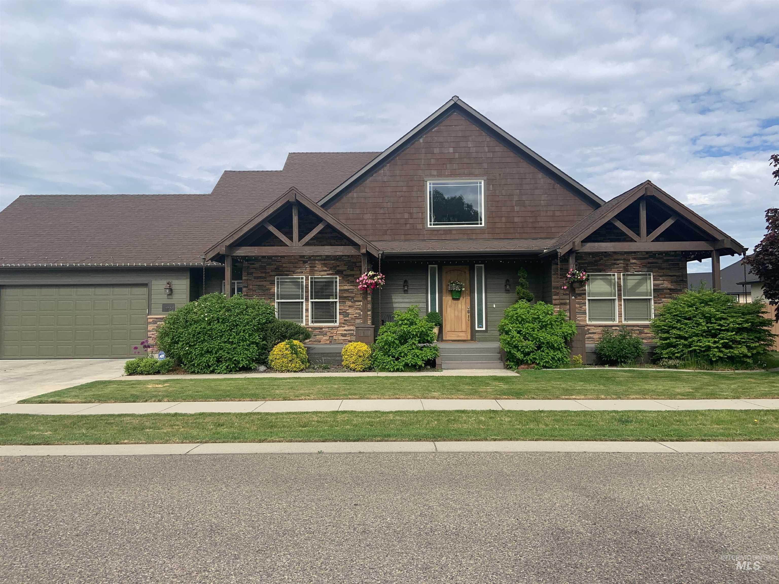 1785 Walnut Ave., Fruitland, Idaho 83619, 3 Bedrooms, 2 Bathrooms, Residential For Sale, Price $549,000,MLS 98976888