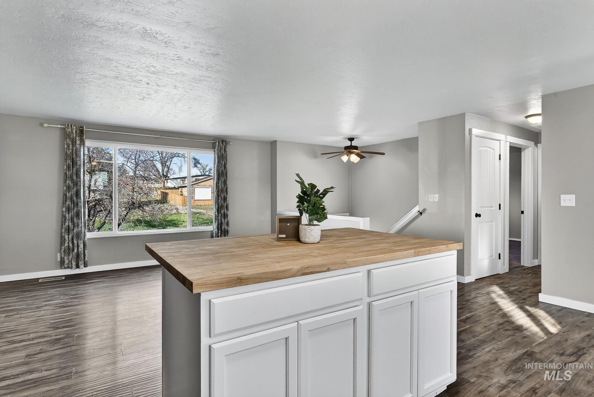 10001 W Fox Brush Dr, Boise, Idaho 83709, 4 Bedrooms, 2 Bathrooms, Residential For Sale, Price $468,900,MLS 98976893