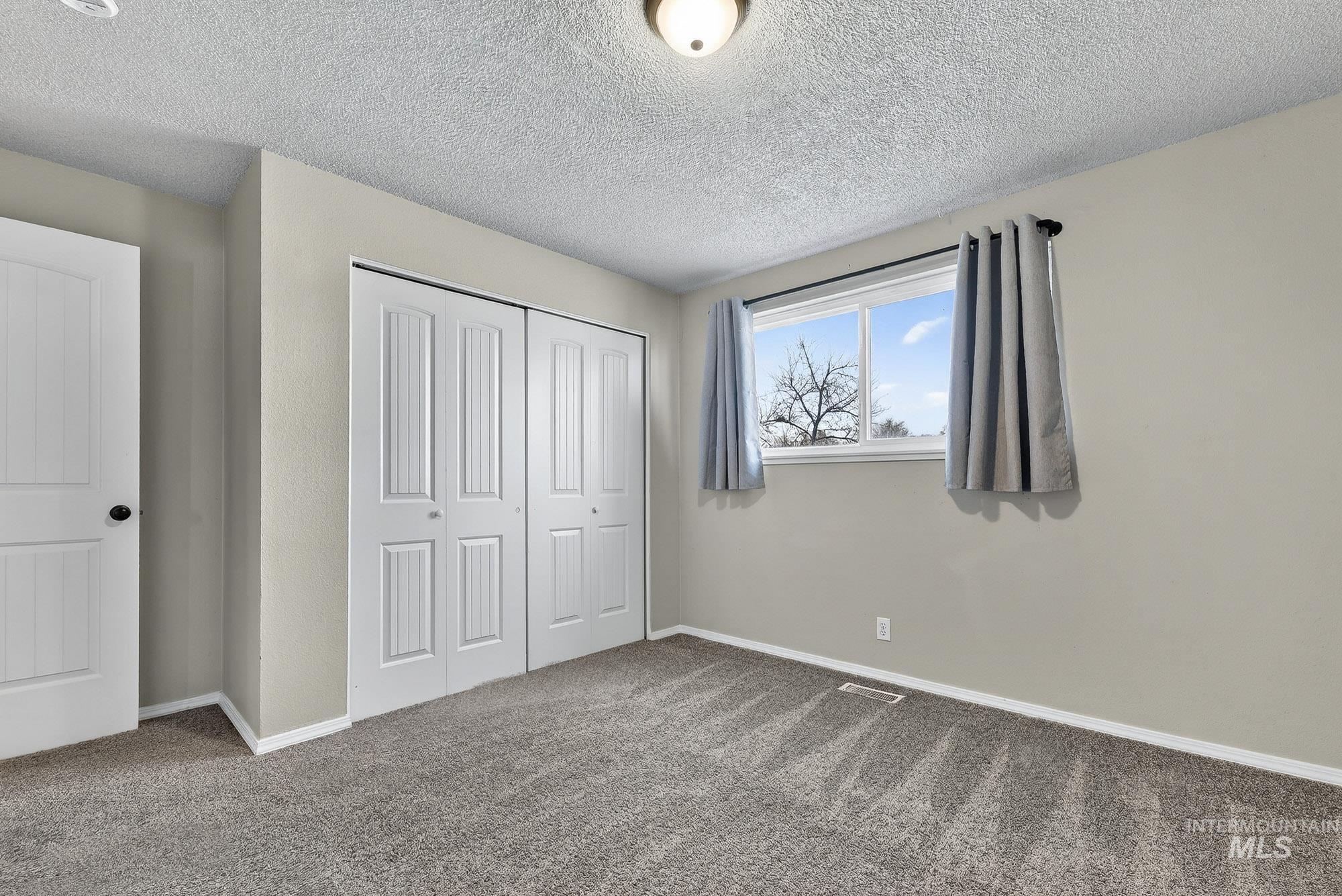 10001 W Fox Brush Dr, Boise, Idaho 83709, 4 Bedrooms, 2 Bathrooms, Residential For Sale, Price $468,900,MLS 98976893