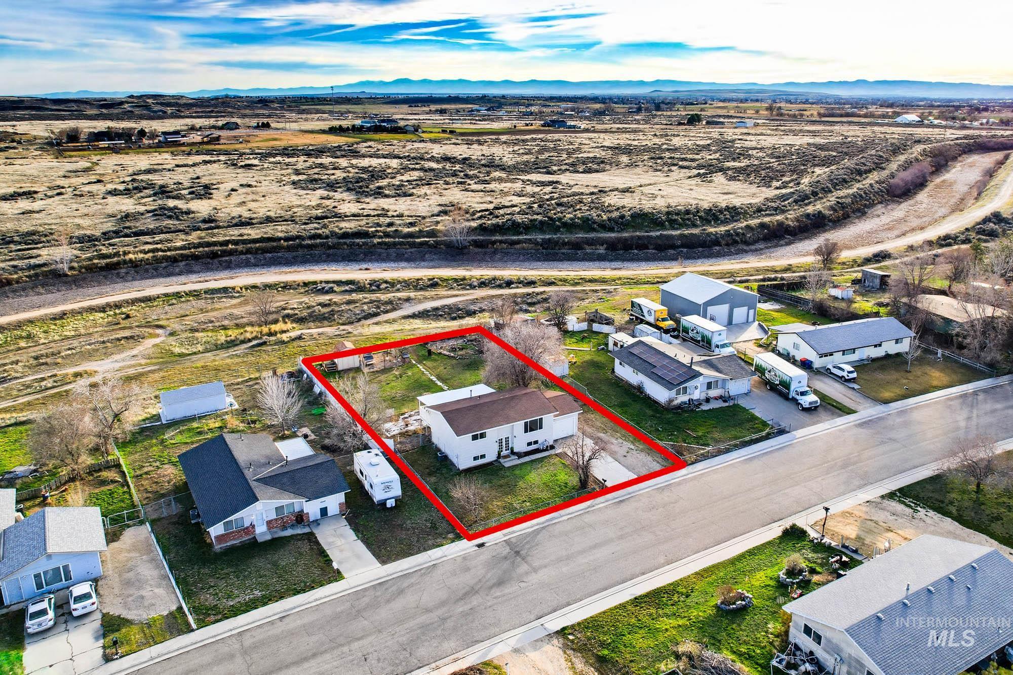 10001 W Fox Brush Dr, Boise, Idaho 83709, 4 Bedrooms, 2 Bathrooms, Residential For Sale, Price $468,900,MLS 98976893