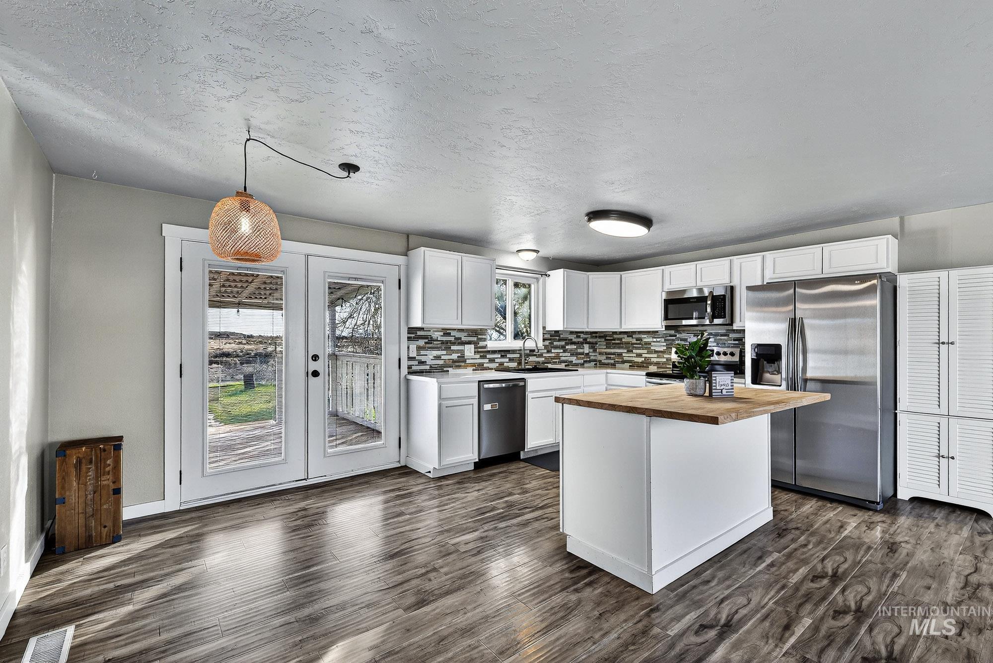 10001 W Fox Brush Dr, Boise, Idaho 83709, 4 Bedrooms, 2 Bathrooms, Residential For Sale, Price $468,900,MLS 98976893