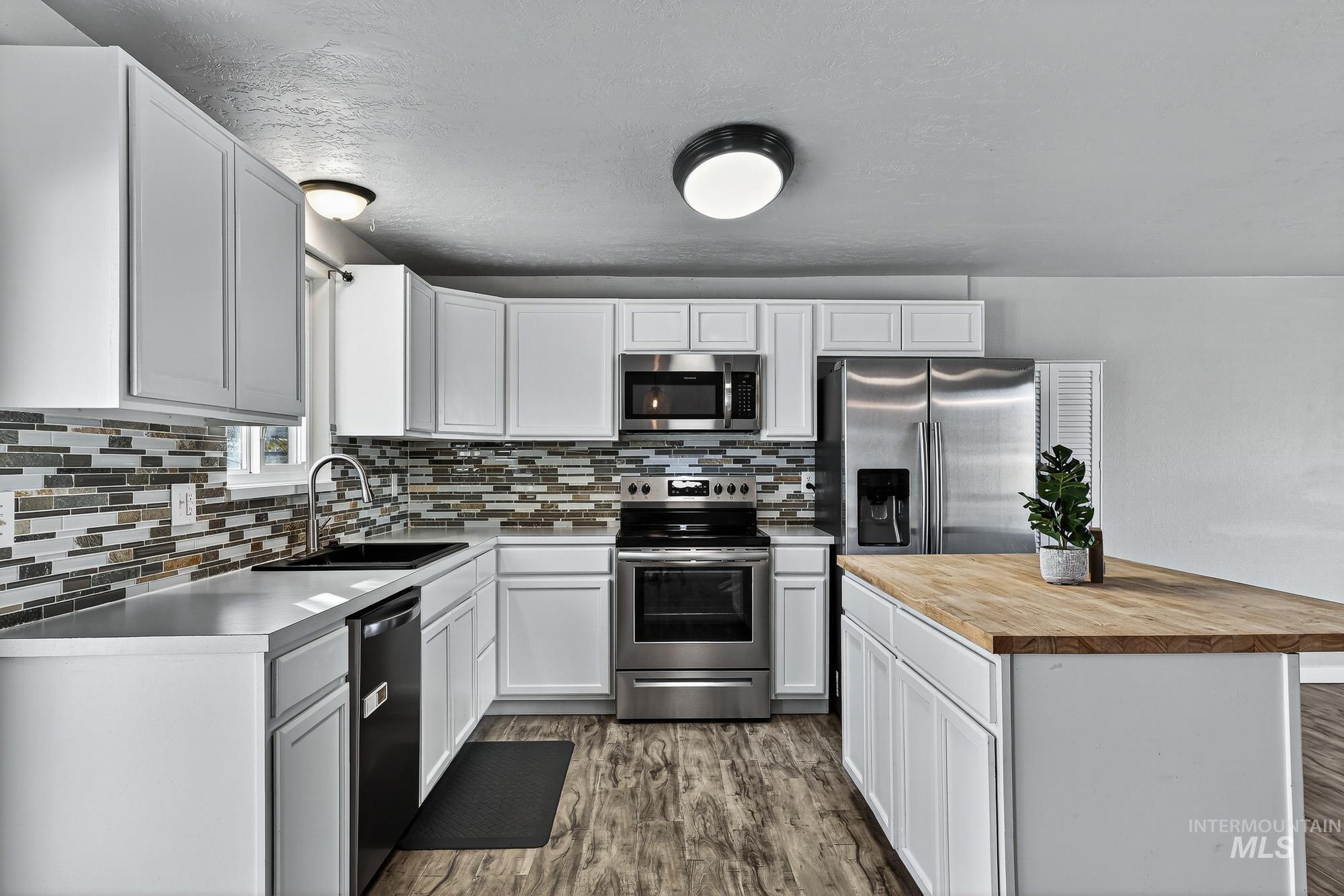 10001 W Fox Brush Dr, Boise, Idaho 83709, 4 Bedrooms, 2 Bathrooms, Residential For Sale, Price $468,900,MLS 98976893