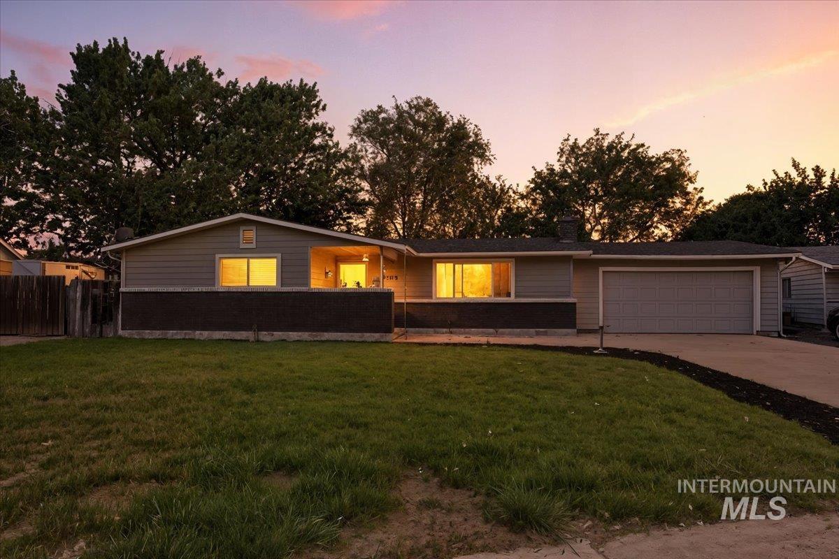 2295 N Bird St, Boise, Idaho 83704, 3 Bedrooms, 2 Bathrooms, Residential For Sale, Price $400,000,MLS 98976894