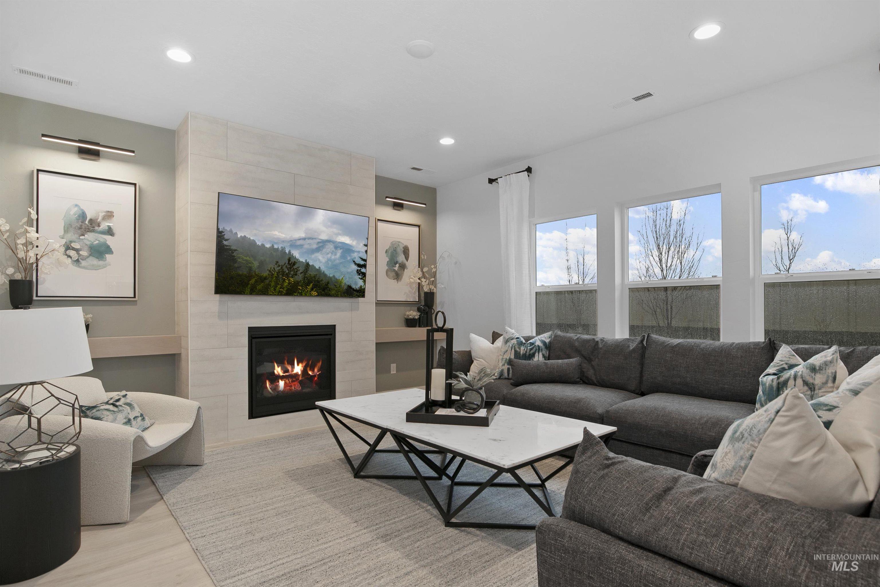 1576 SW Silverstone Ave, Mountain Home, Idaho 83647, 3 Bedrooms, 2.5 Bathrooms, Residential For Sale, Price $398,990,MLS 98976896