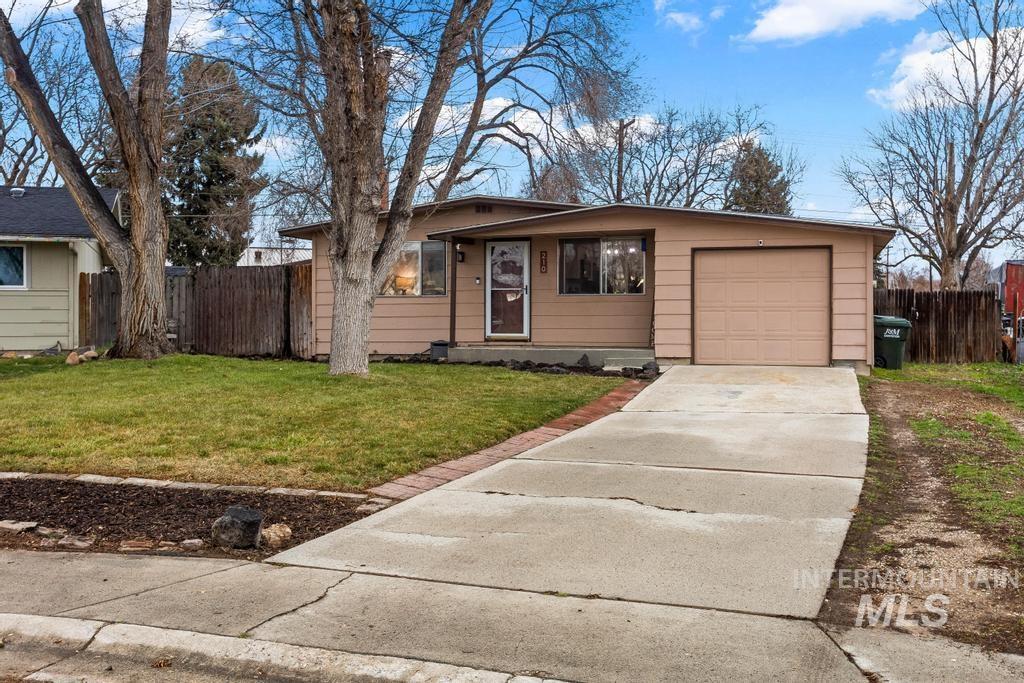 210 E Morris Ct, Kuna, Idaho 83634, 3 Bedrooms, 1 Bathroom, Residential For Sale, Price $344,900,MLS 98976904